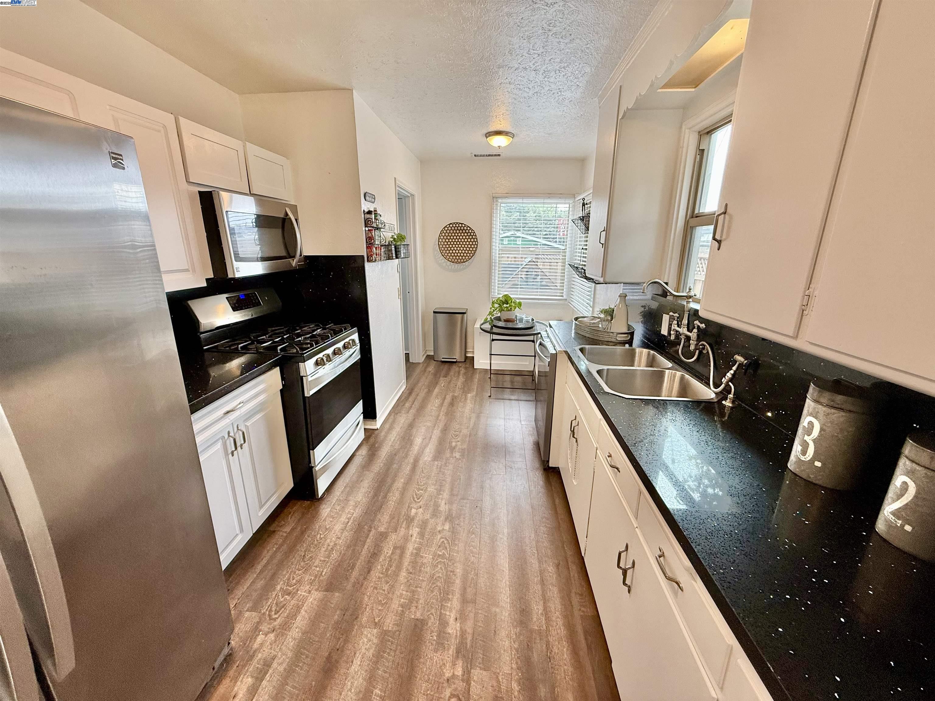 Detail Gallery Image 17 of 36 For 365 Lille Ave, San Leandro,  CA 94577 - 2 Beds | 1 Baths