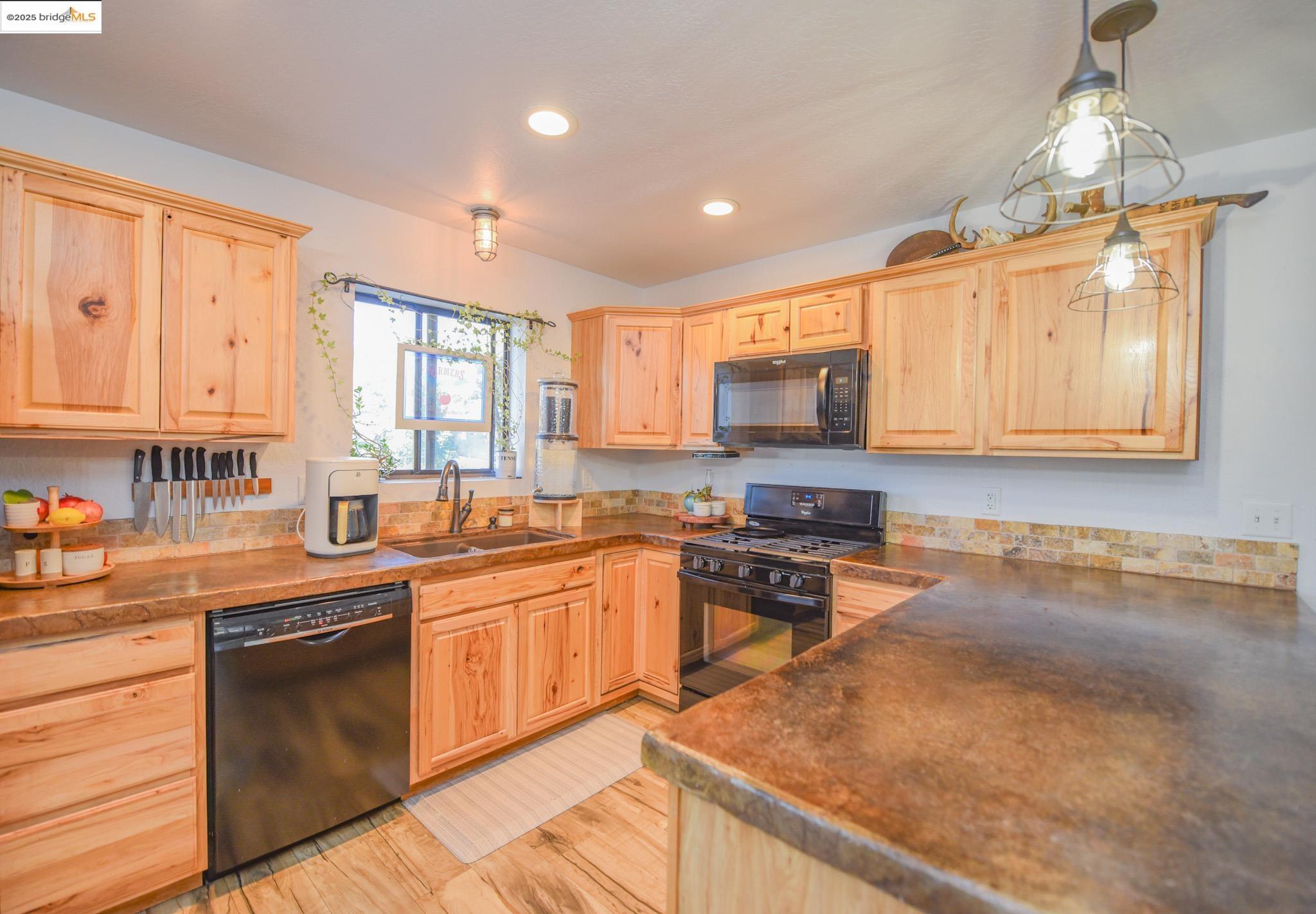 Detail Gallery Image 13 of 51 For 20636 Willow Springs Dr, Soulsbyville,  CA 95372 - 3 Beds | 2 Baths