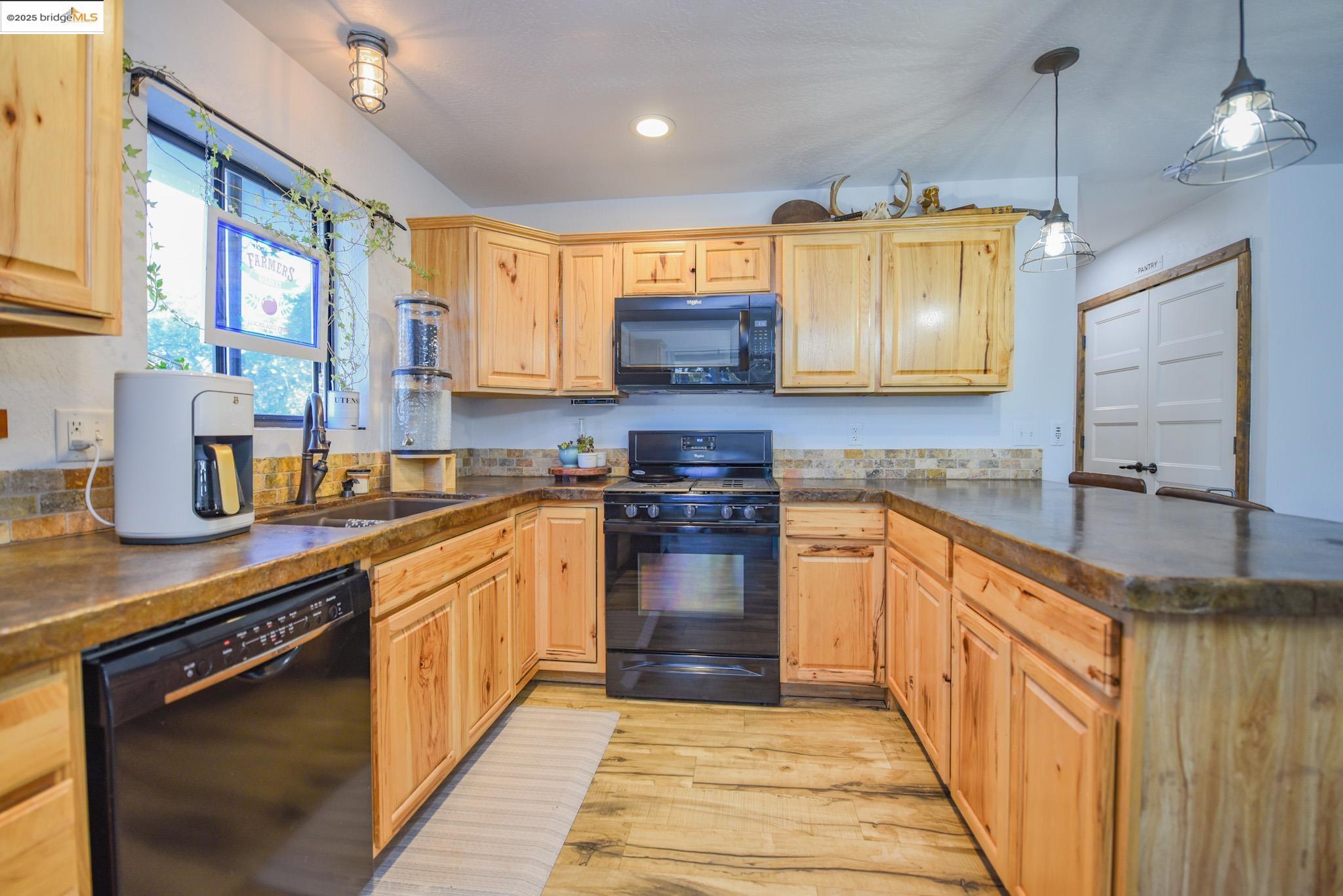 Detail Gallery Image 14 of 51 For 20636 Willow Springs Dr, Soulsbyville,  CA 95372 - 3 Beds | 2 Baths