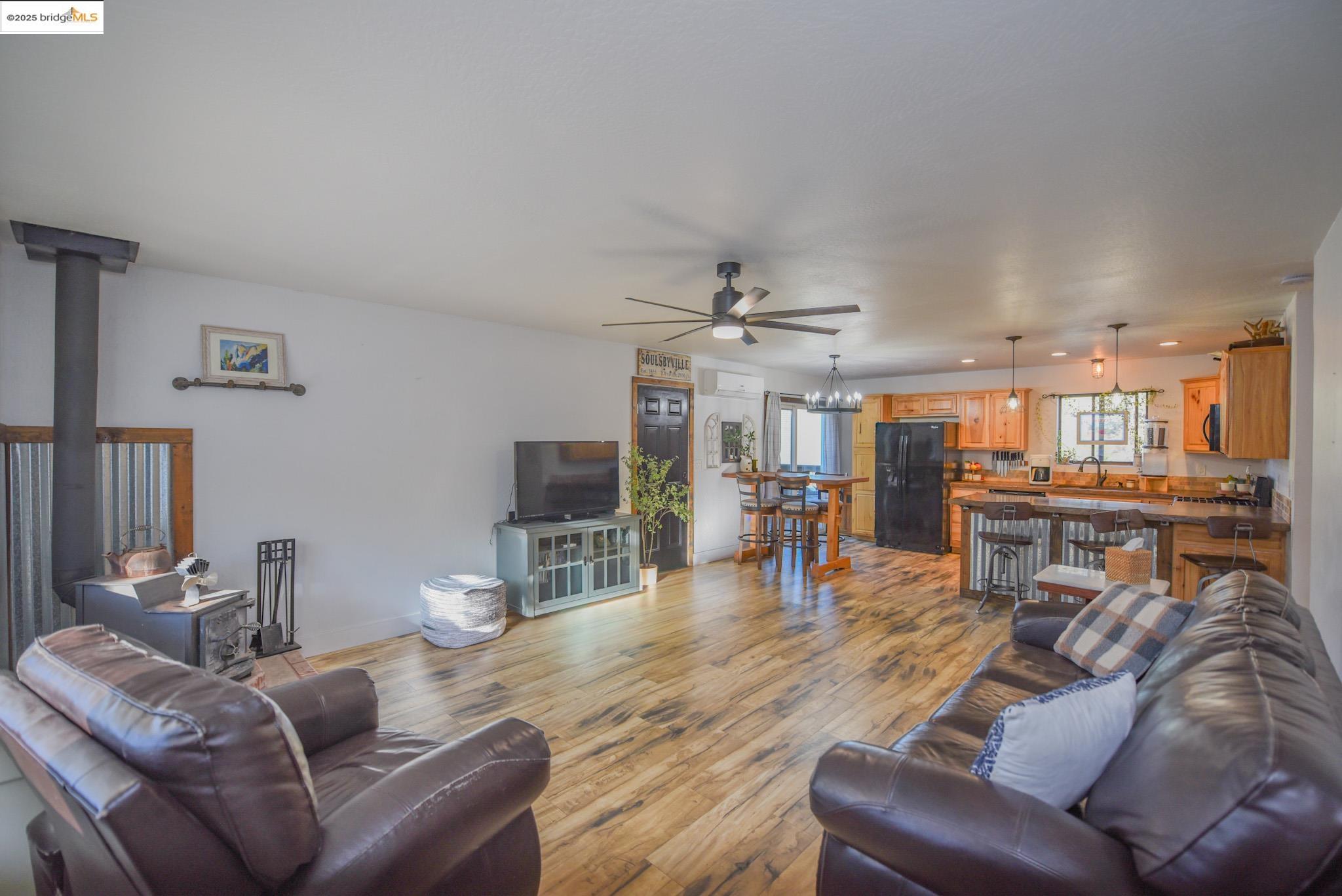 Detail Gallery Image 5 of 51 For 20636 Willow Springs Dr, Soulsbyville,  CA 95372 - 3 Beds | 2 Baths