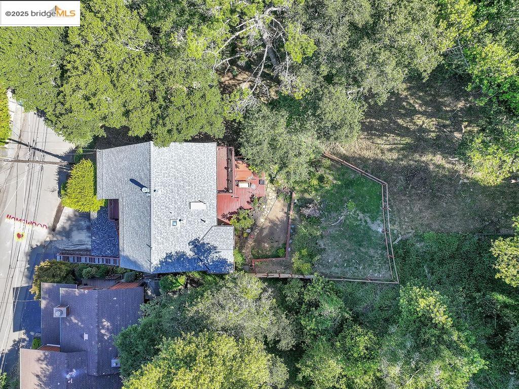 Detail Gallery Image 5 of 30 For 7141 Homewood Dr, Oakland,  CA 94611 - 3 Beds | 3 Baths