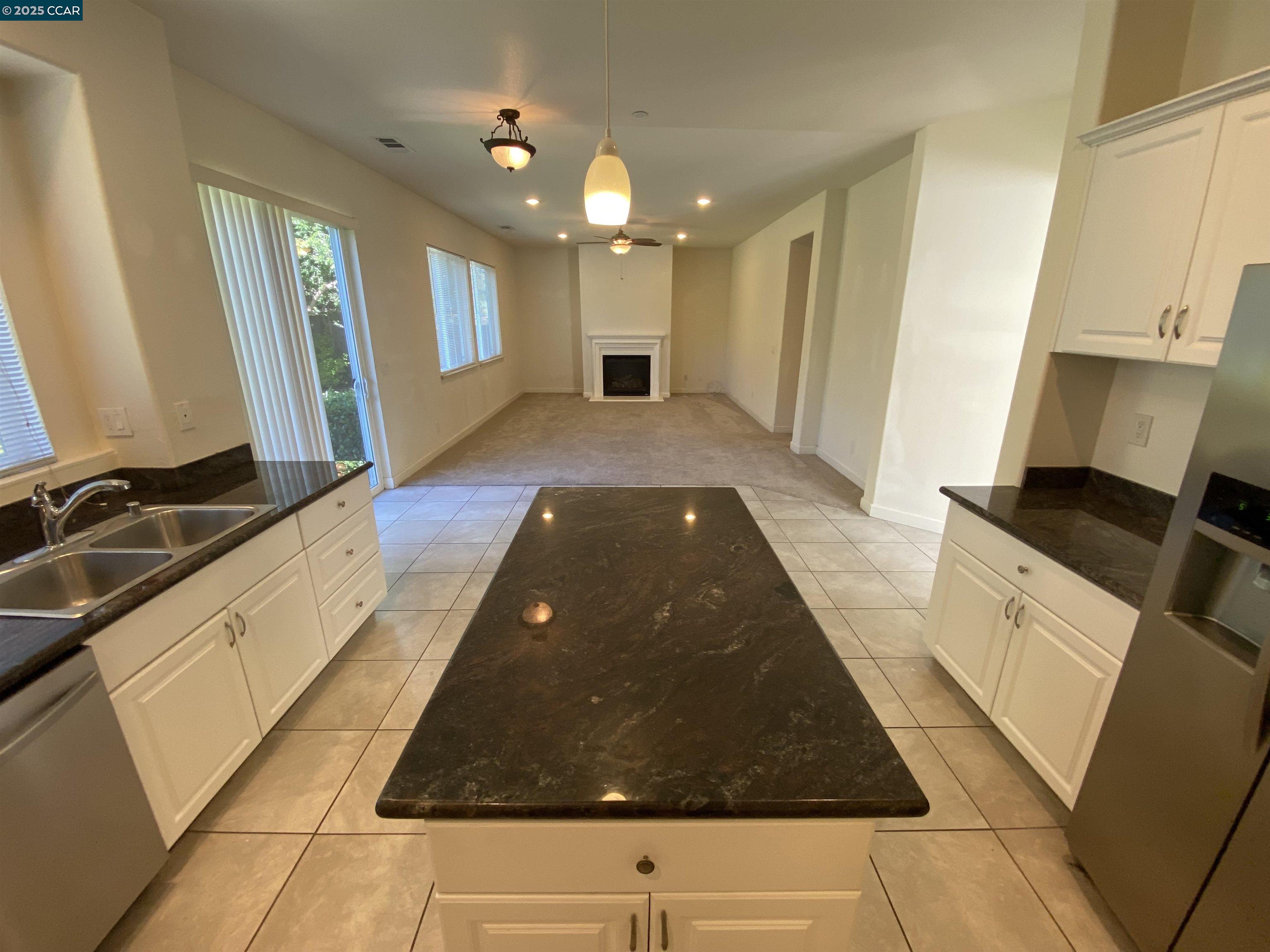 Detail Gallery Image 13 of 57 For 1900 La Veranda Pl, Martinez,  CA 94553 - 5 Beds | 3 Baths