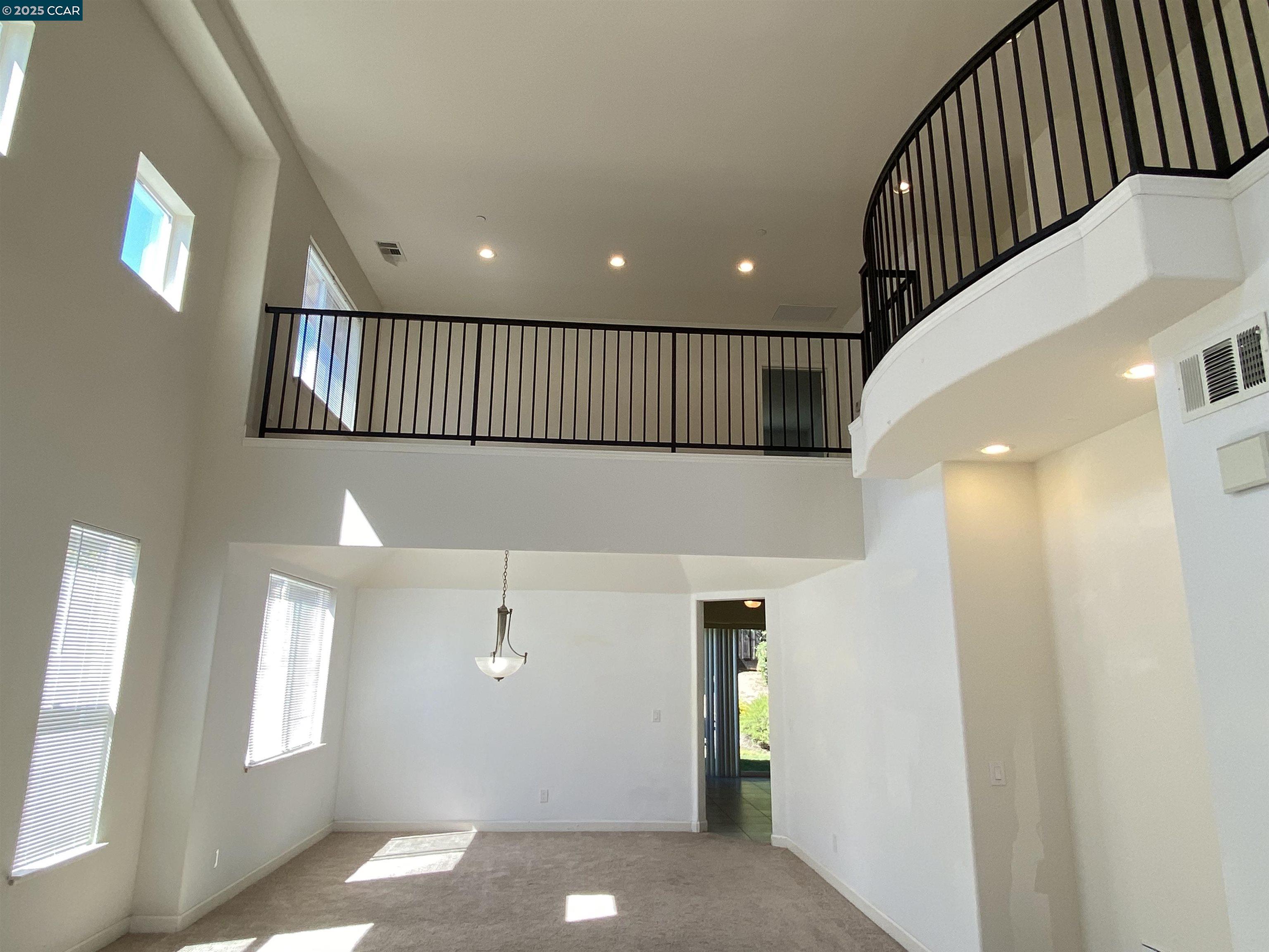 Detail Gallery Image 4 of 57 For 1900 La Veranda Pl, Martinez,  CA 94553 - 5 Beds | 3 Baths