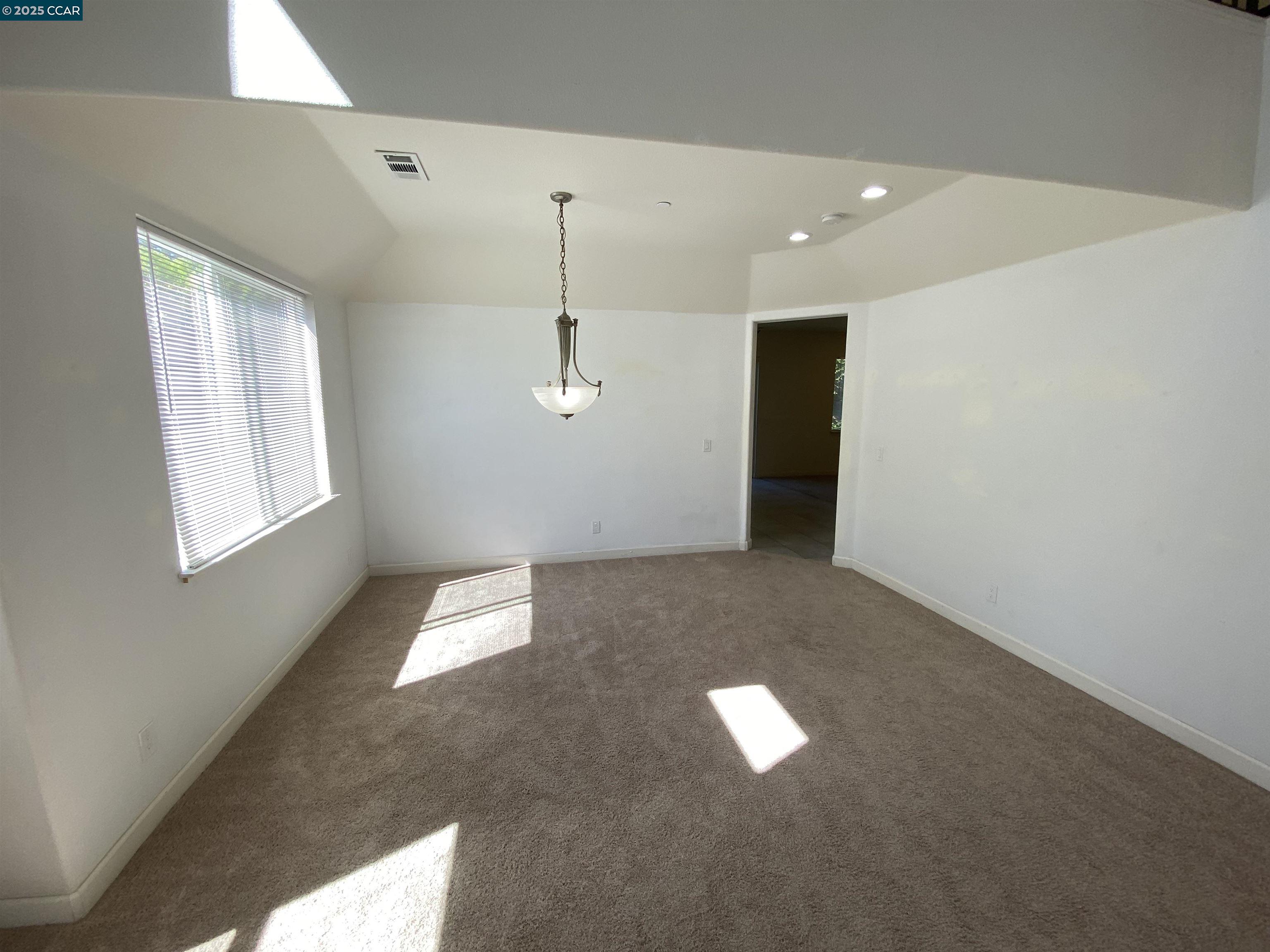 Detail Gallery Image 8 of 57 For 1900 La Veranda Pl, Martinez,  CA 94553 - 5 Beds | 3 Baths