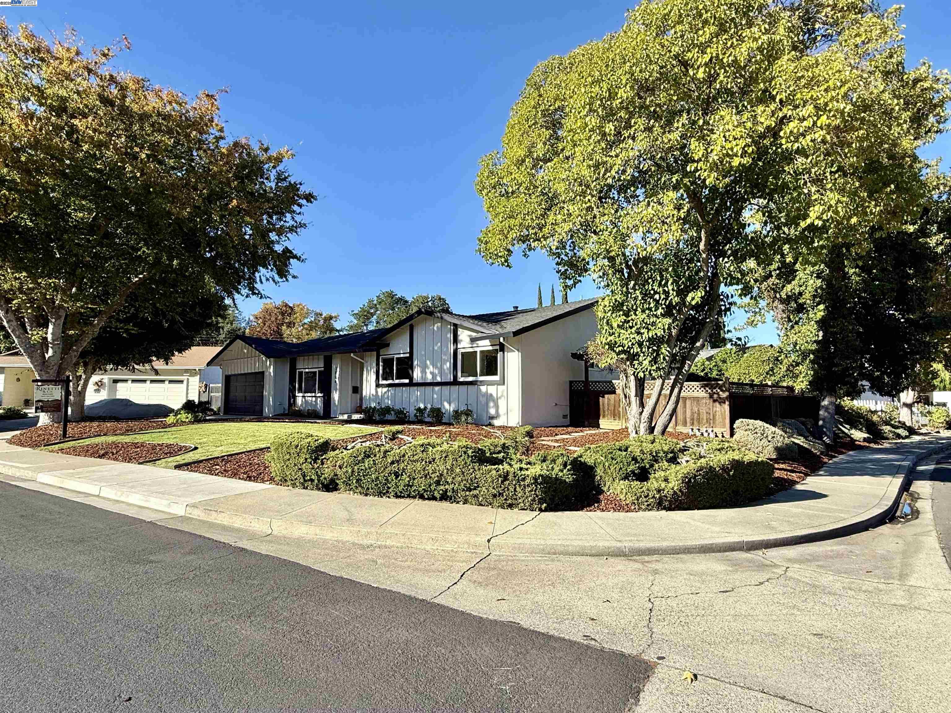 Detail Gallery Image 2 of 59 For 1806 Gill Port Ct, Walnut Creek,  CA 94598 - 4 Beds | 2 Baths