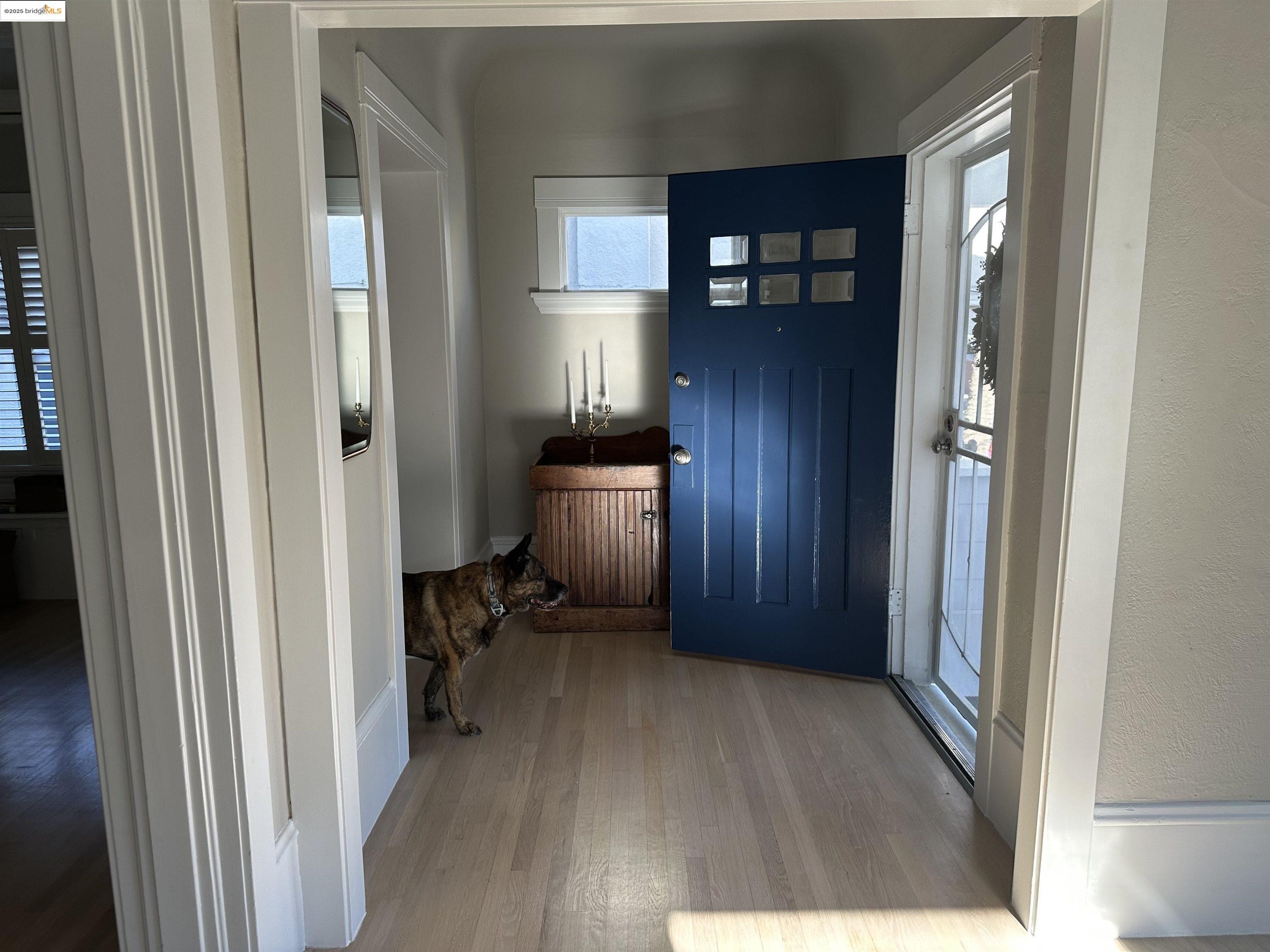 Detail Gallery Image 4 of 37 For 2628 School  St, Oakland,  CA 94602 - 2 Beds | 2 Baths