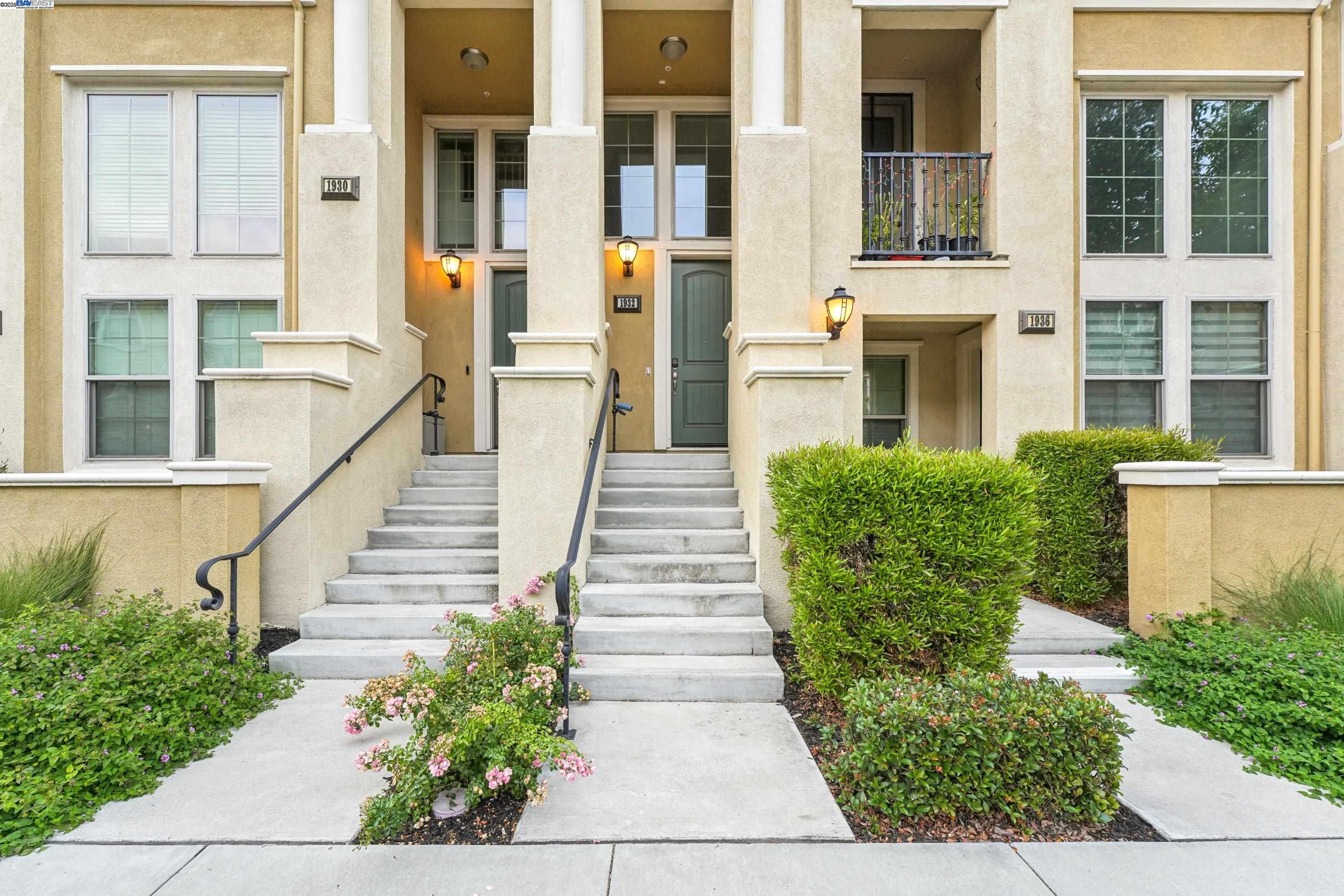 Detail Gallery Image 3 of 35 For 1932 Trento Loop, Milpitas,  CA 95035 - 3 Beds | 3 Baths