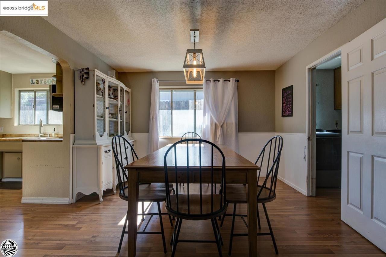 Detail Gallery Image 11 of 53 For 17412 Livermore Ct, Soulsbyville,  CA 95372-9733 - 4 Beds | 2 Baths