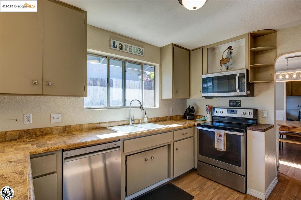 Detail Gallery Image 14 of 53 For 17412 Livermore Ct, Soulsbyville,  CA 95372-9733 - 4 Beds | 2 Baths