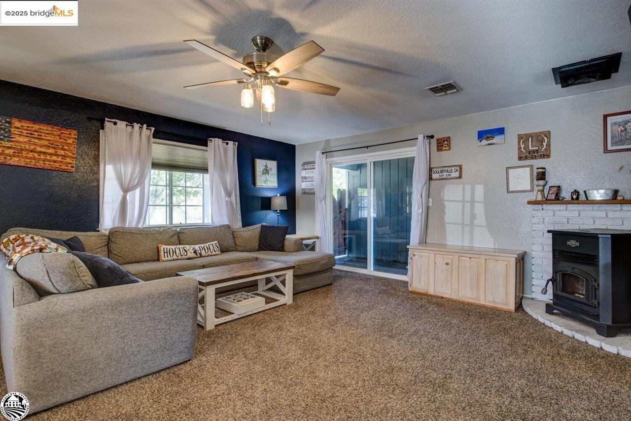 Detail Gallery Image 6 of 53 For 17412 Livermore Ct, Soulsbyville,  CA 95372-9733 - 4 Beds | 2 Baths