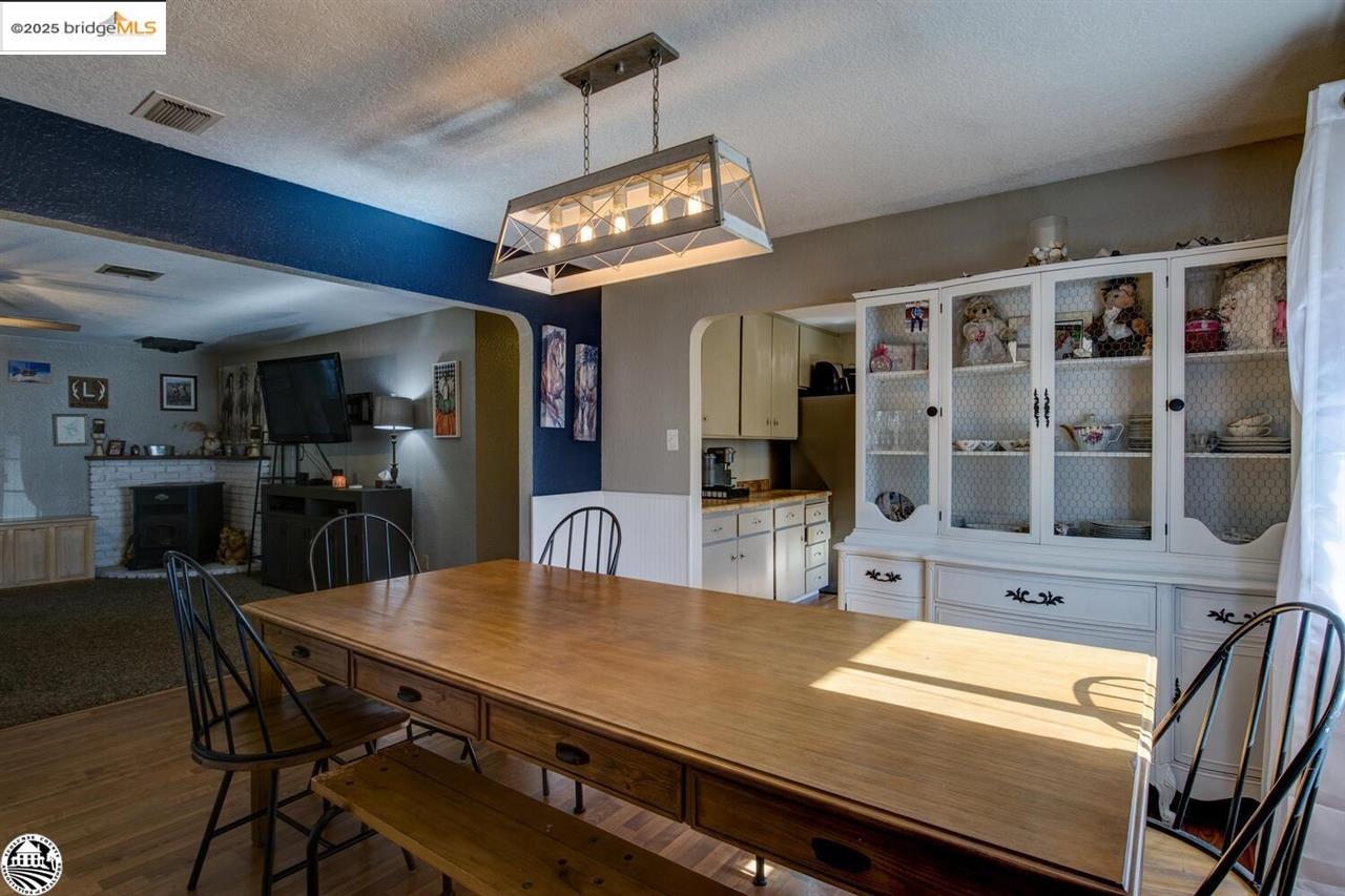 Detail Gallery Image 7 of 53 For 17412 Livermore Ct, Soulsbyville,  CA 95372-9733 - 4 Beds | 2 Baths