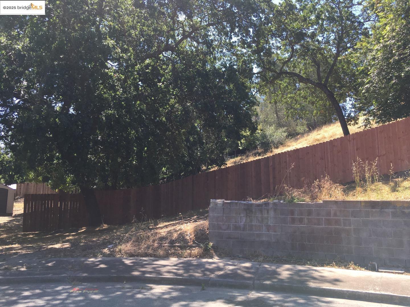 Detail Gallery Image 9 of 9 For 1032 Millbrook Ct, Walnut Creek,  CA 94598 - – Beds | – Baths