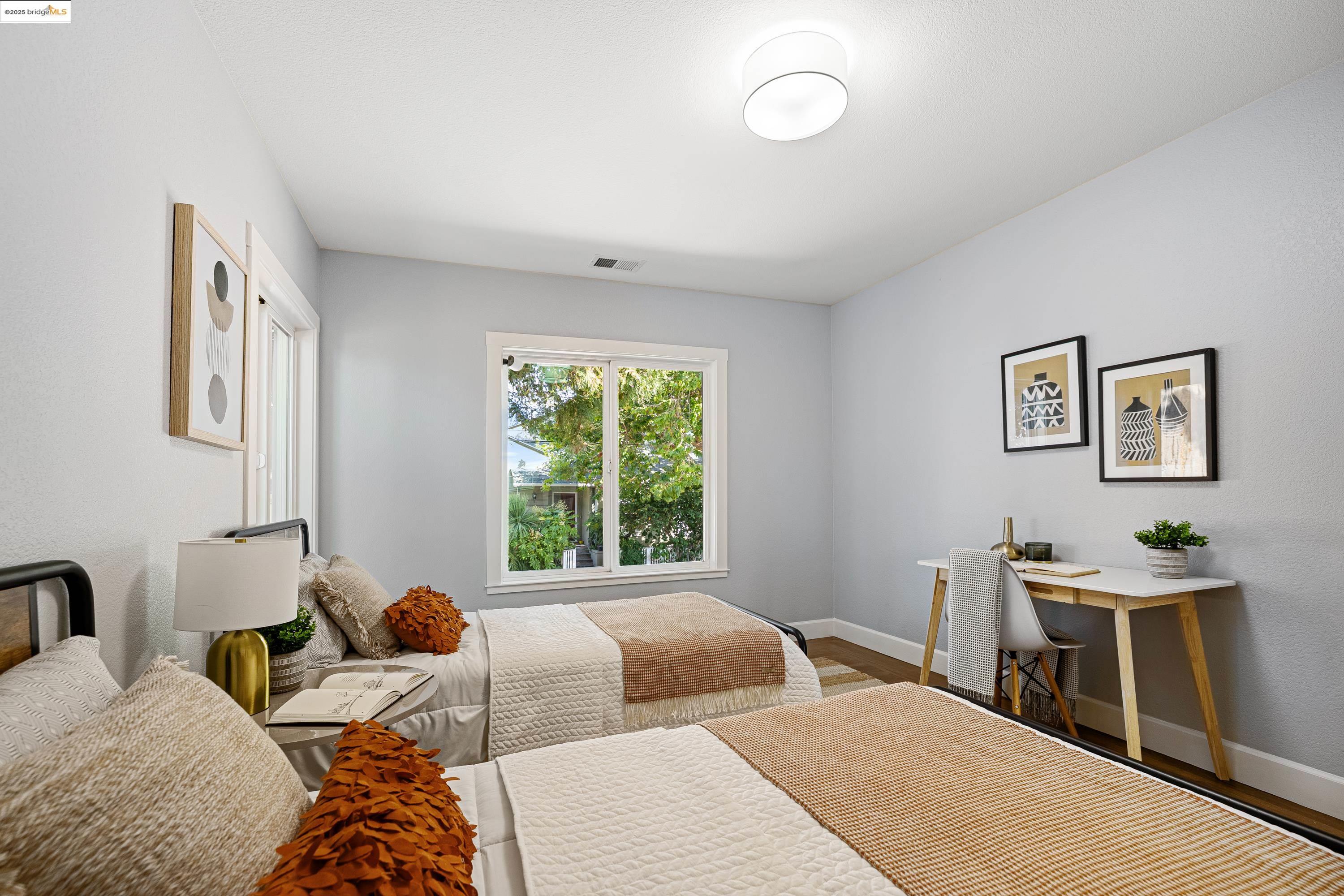 Detail Gallery Image 28 of 60 For 5 Virginia Garden, Berkeley,  CA 94702 - 4 Beds | 3/1 Baths