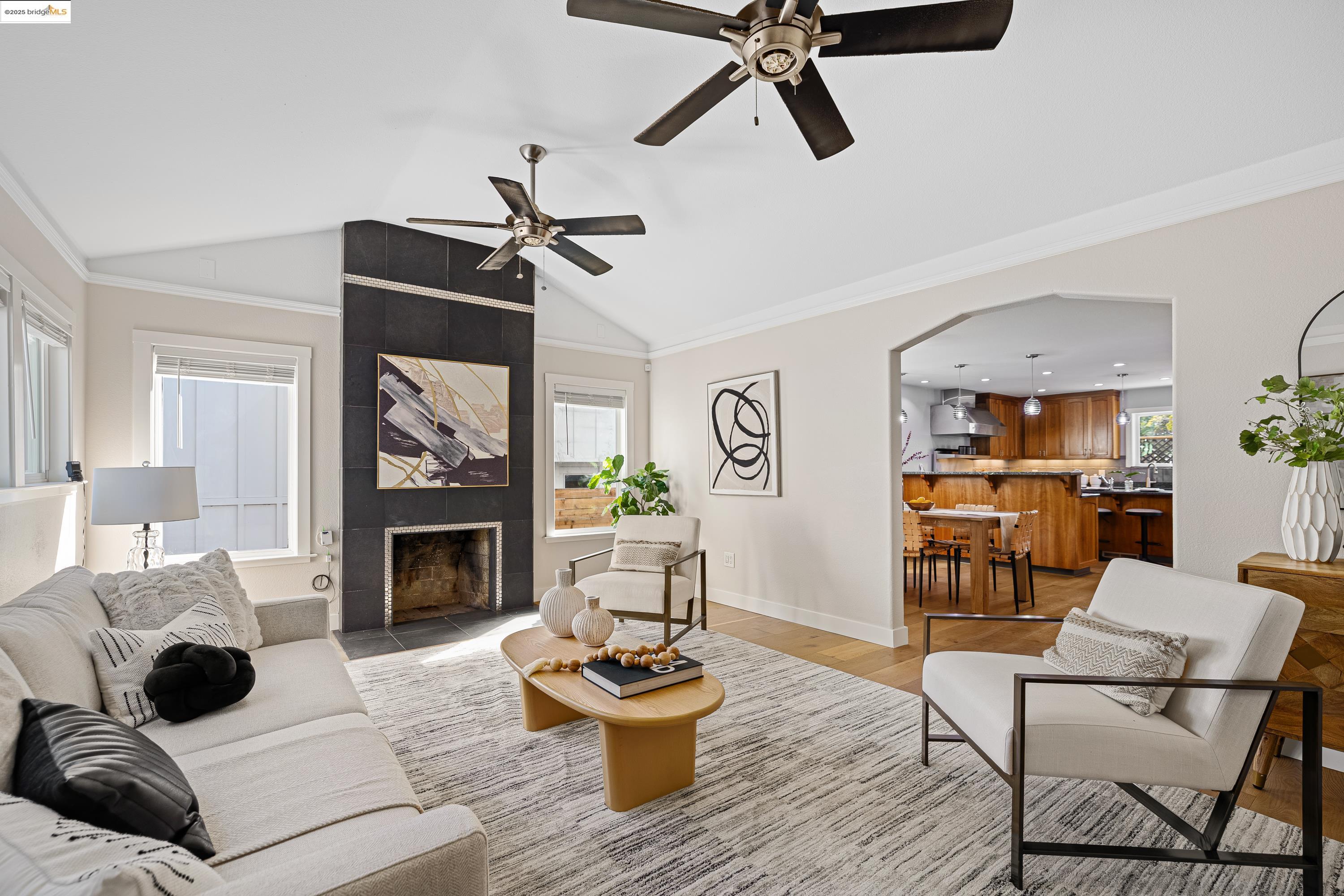 Detail Gallery Image 4 of 60 For 5 Virginia Garden, Berkeley,  CA 94702 - 4 Beds | 3/1 Baths