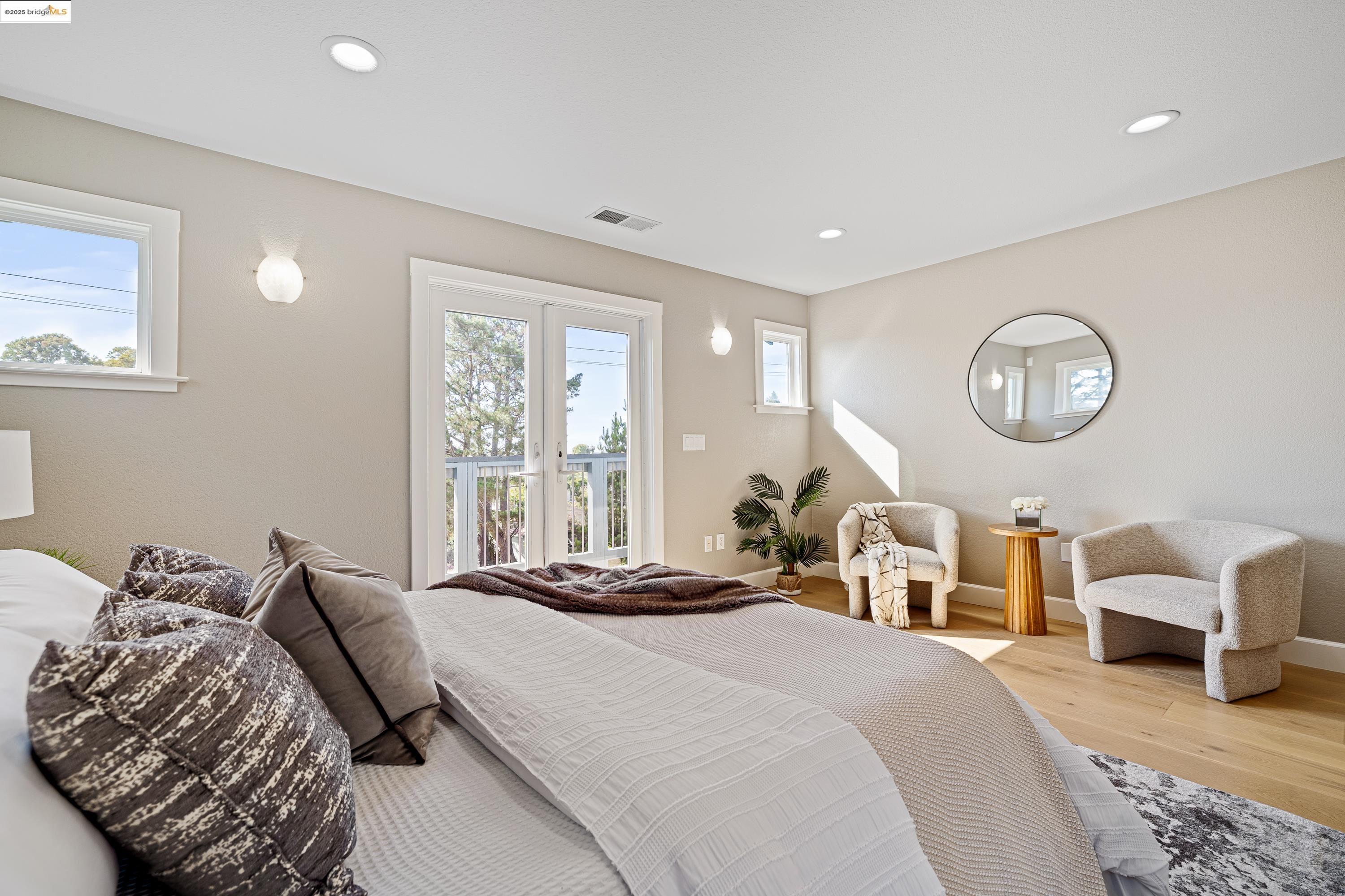 Detail Gallery Image 38 of 60 For 5 Virginia Garden, Berkeley,  CA 94702 - 4 Beds | 3/1 Baths