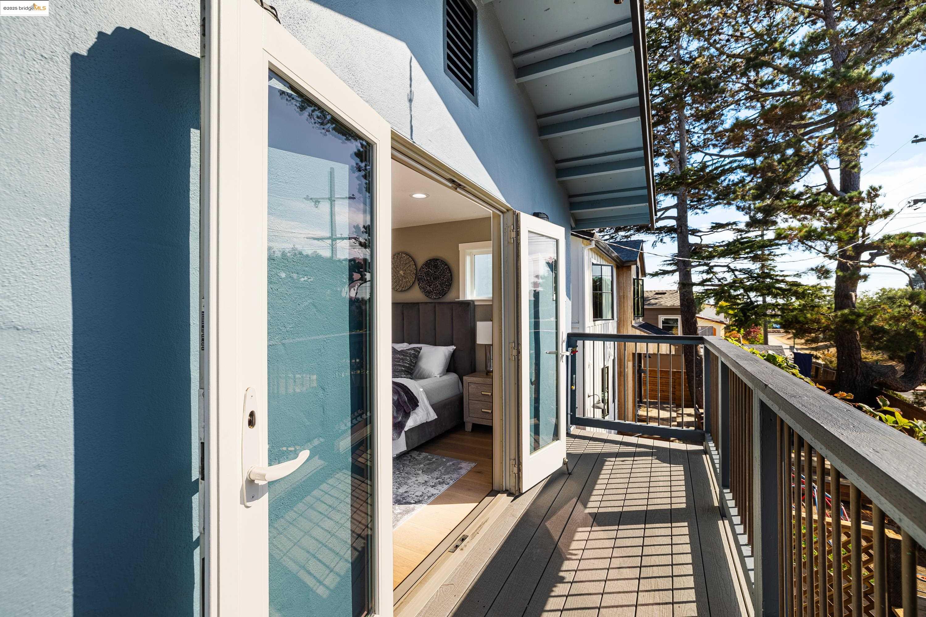 Detail Gallery Image 45 of 60 For 5 Virginia Garden, Berkeley,  CA 94702 - 4 Beds | 3/1 Baths