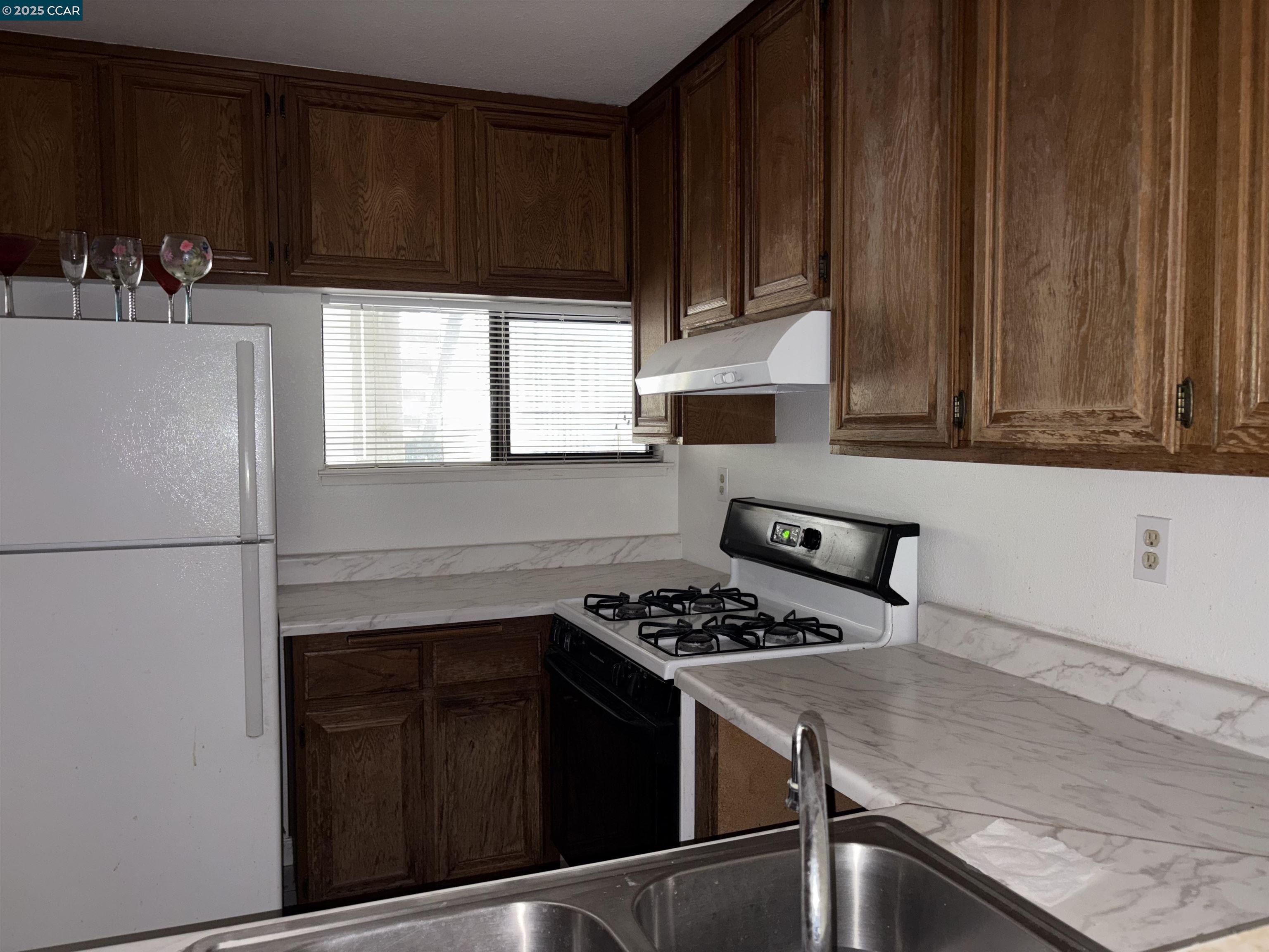 Detail Gallery Image 11 of 19 For 398 Mill Rd, Martinez,  CA 94553 - 2 Beds | 2 Baths