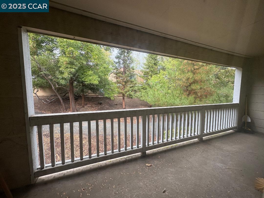 Detail Gallery Image 13 of 19 For 398 Mill Rd, Martinez,  CA 94553 - 2 Beds | 2 Baths