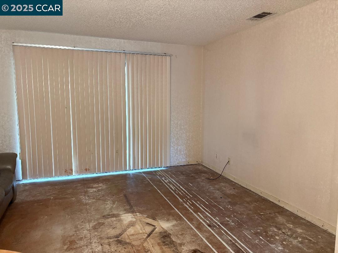 Detail Gallery Image 14 of 19 For 398 Mill Rd, Martinez,  CA 94553 - 2 Beds | 2 Baths