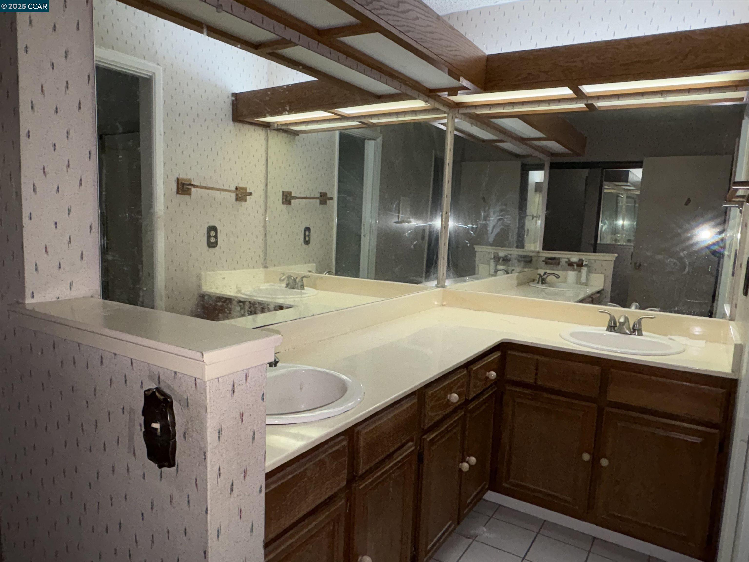 Detail Gallery Image 16 of 19 For 398 Mill Rd, Martinez,  CA 94553 - 2 Beds | 2 Baths