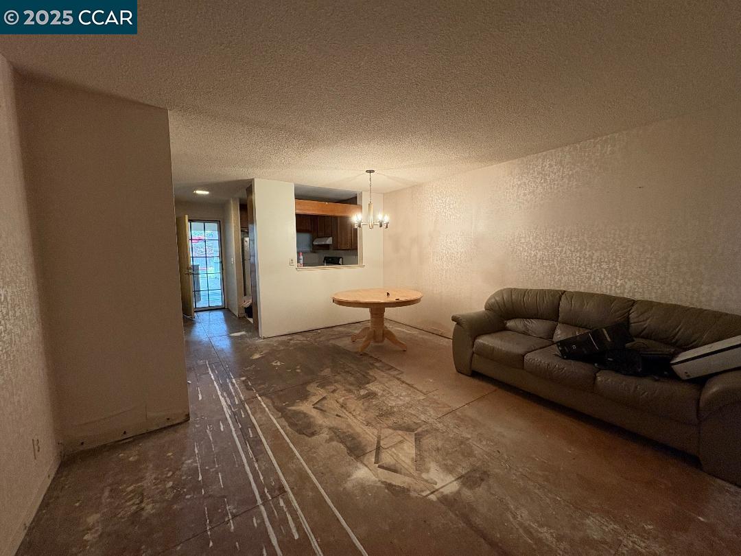 Detail Gallery Image 3 of 10 For 398 Mill Rd, Martinez,  CA 94553 - 2 Beds | 2 Baths