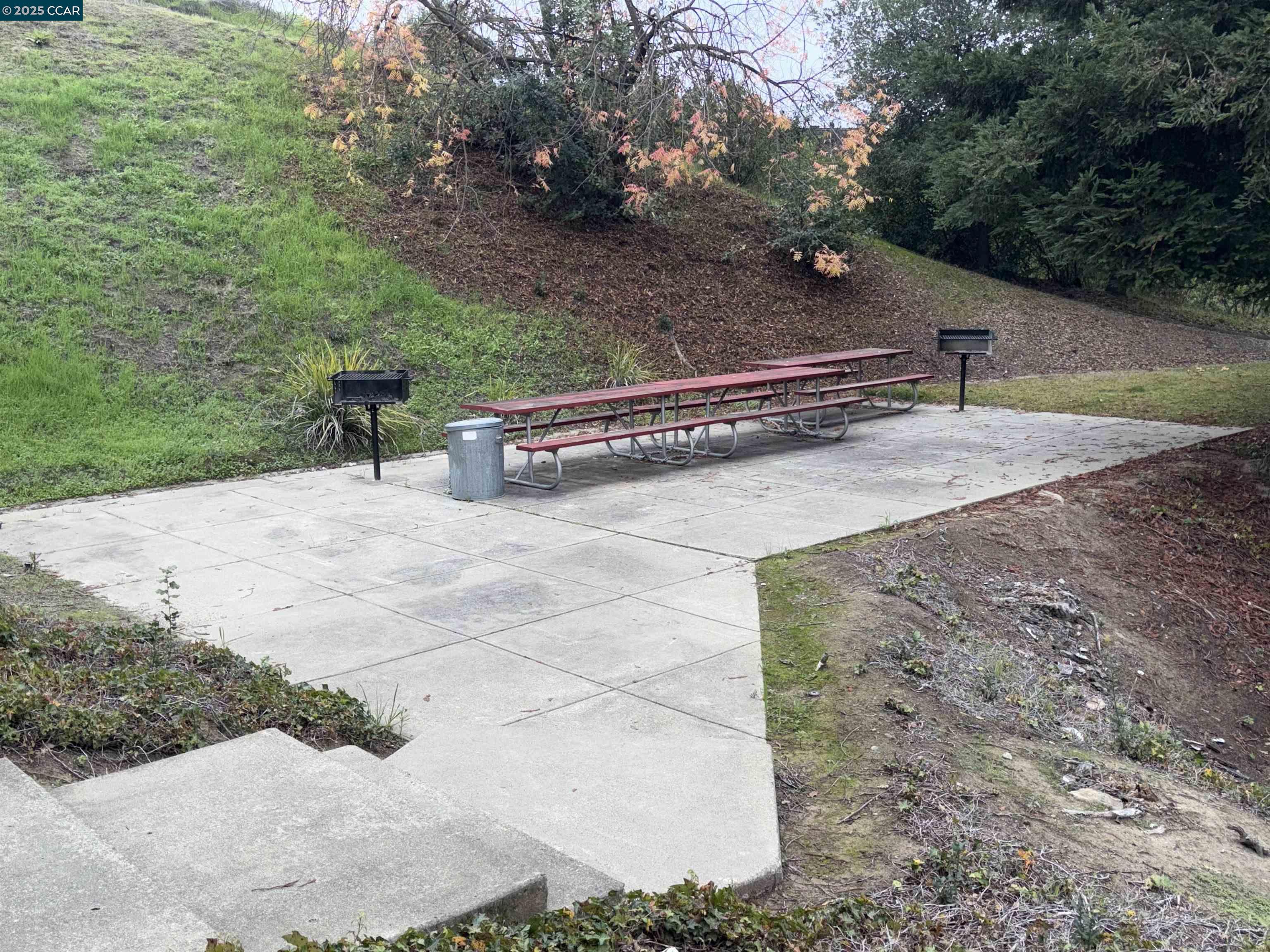 Detail Gallery Image 7 of 19 For 398 Mill Rd, Martinez,  CA 94553 - 2 Beds | 2 Baths