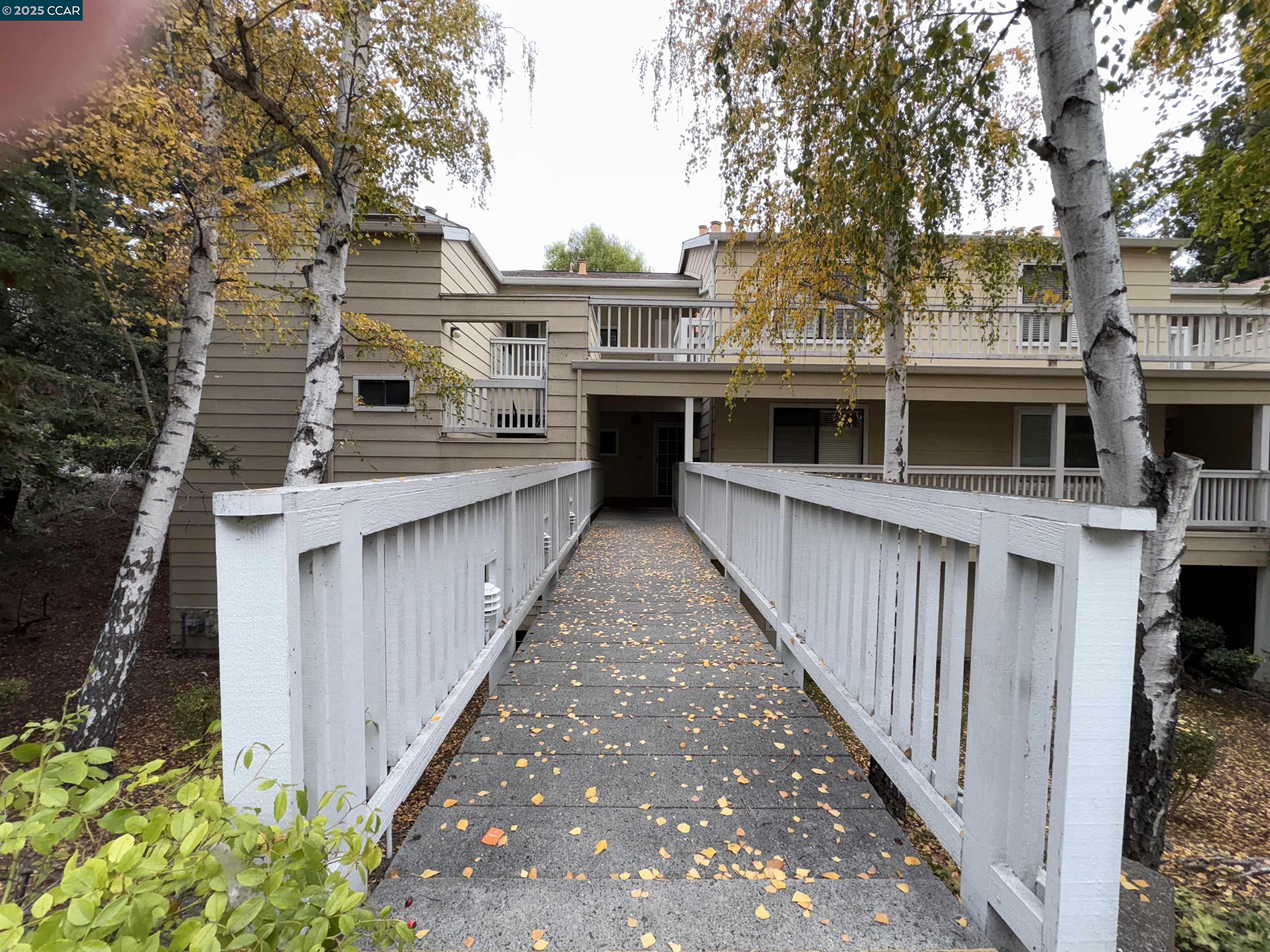 Detail Gallery Image 9 of 19 For 398 Mill Rd, Martinez,  CA 94553 - 2 Beds | 2 Baths