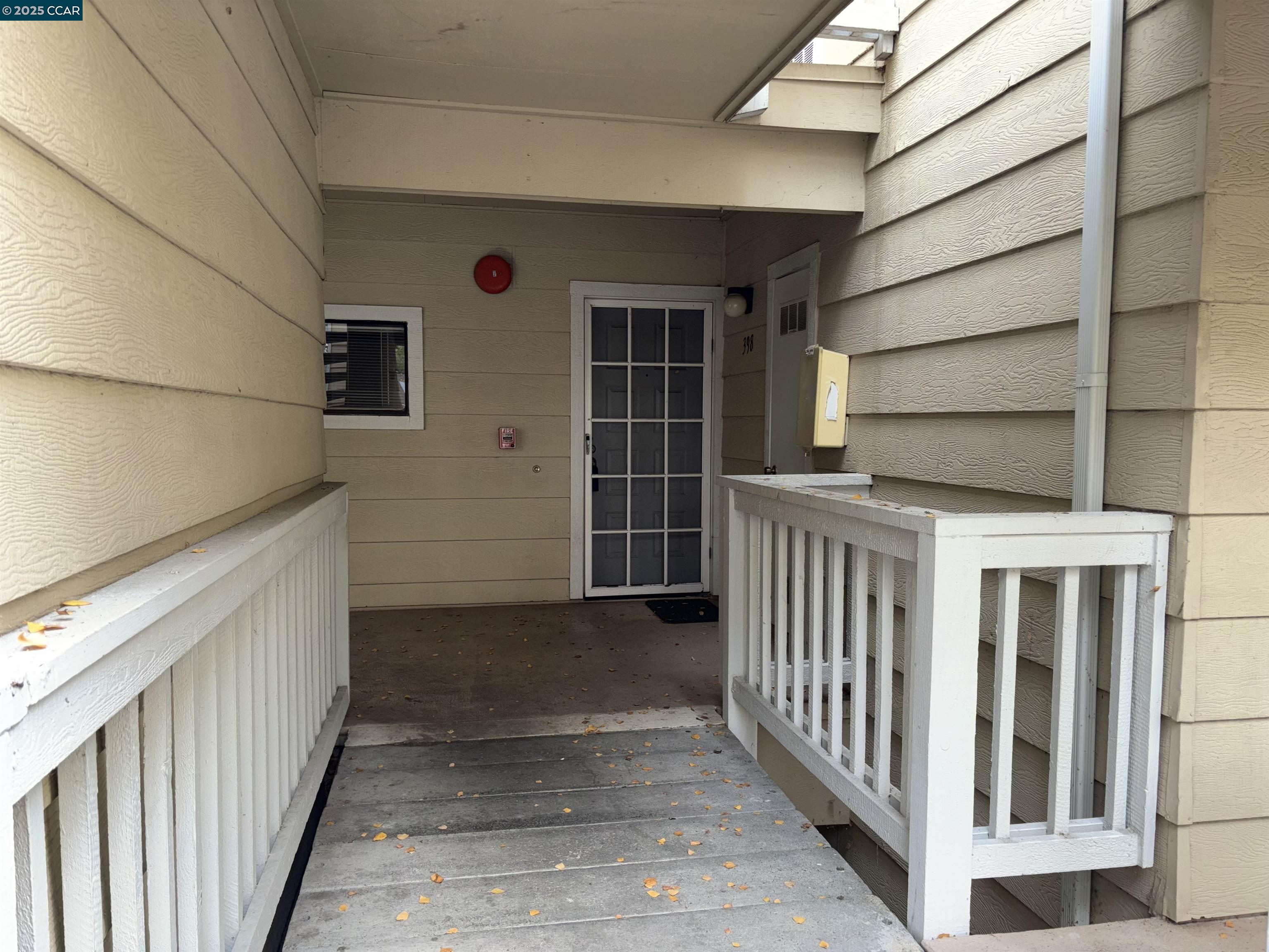 Detail Gallery Image 10 of 19 For 398 Mill Rd, Martinez,  CA 94553 - 2 Beds | 2 Baths