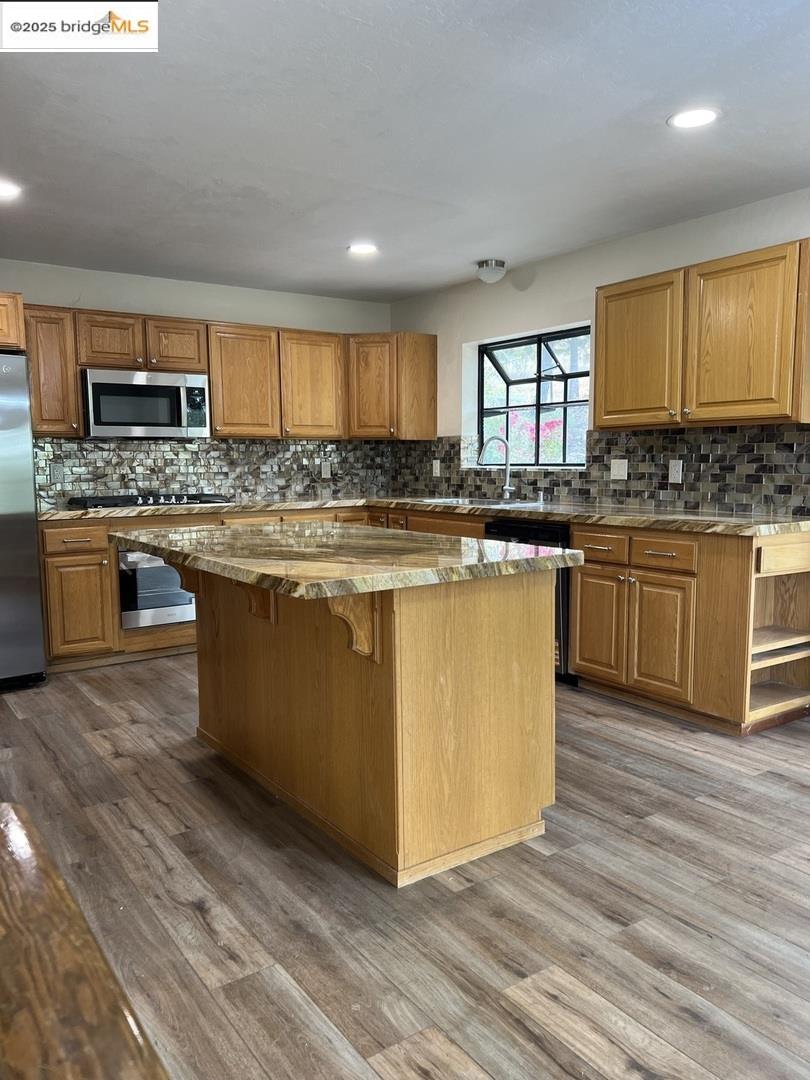 Detail Gallery Image 5 of 15 For 17540 Scenic Heights Dr, Sonora,  CA 95370 - 3 Beds | 2 Baths