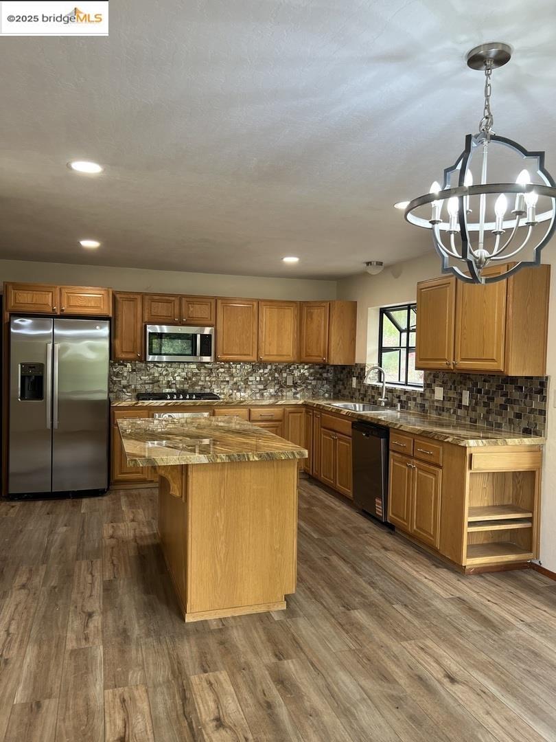 Detail Gallery Image 6 of 15 For 17540 Scenic Heights Dr, Sonora,  CA 95370 - 3 Beds | 2 Baths