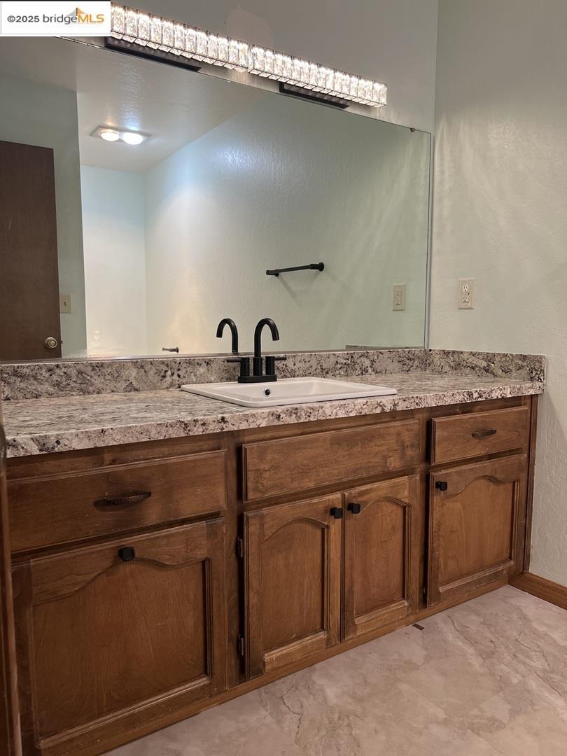 Detail Gallery Image 8 of 13 For 17540 Scenic Heights Dr, Sonora,  CA 95370 - 3 Beds | 2 Baths