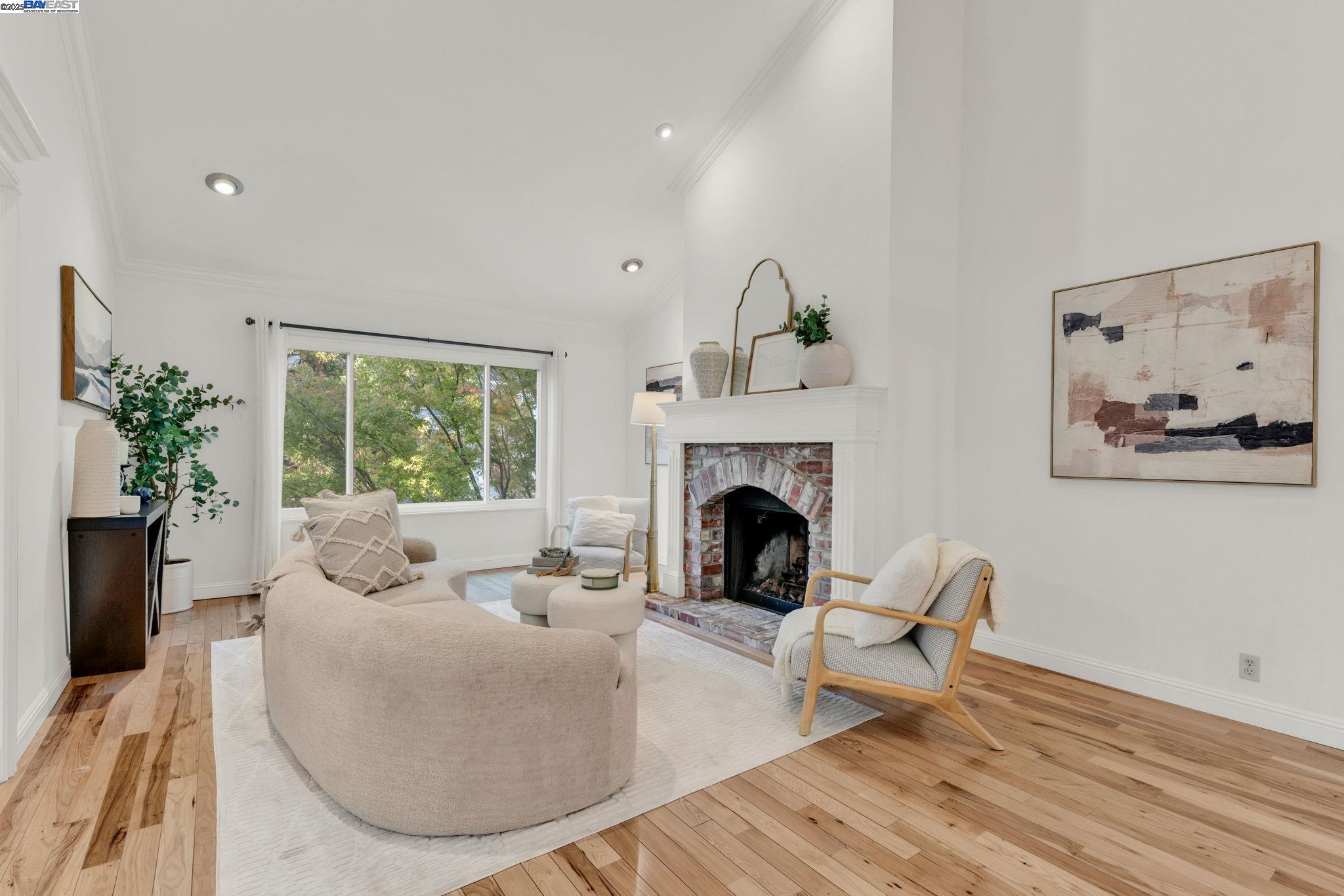 Detail Gallery Image 7 of 53 For 394 Camelback Rd, Pleasant Hill,  CA 94523 - 4 Beds | 2/1 Baths