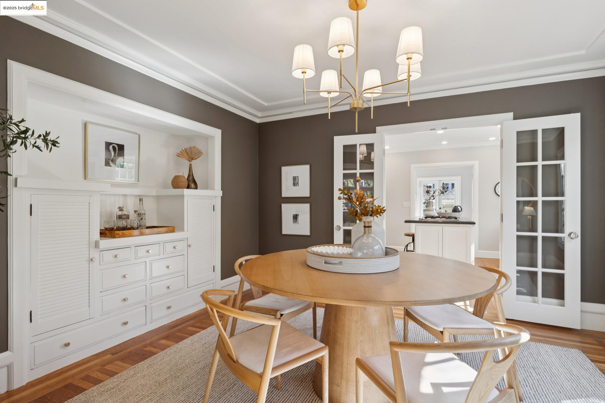 Detail Gallery Image 13 of 56 For 1415 Trestle Glen Rd, Oakland,  CA 94610 - 2 Beds | 2 Baths