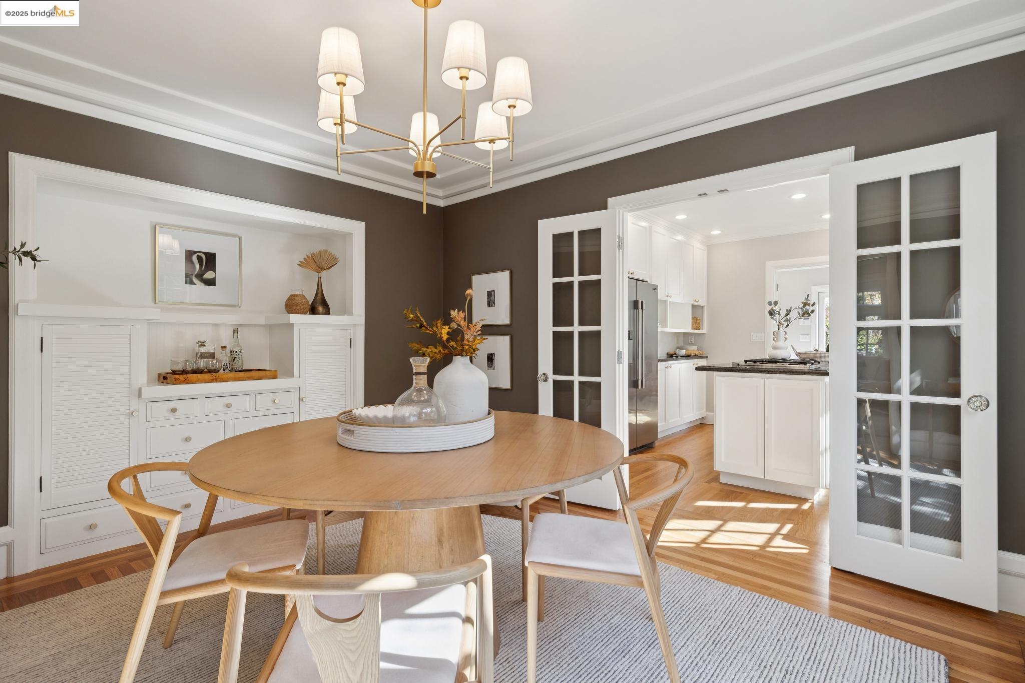 Detail Gallery Image 14 of 56 For 1415 Trestle Glen Rd, Oakland,  CA 94610 - 2 Beds | 2 Baths