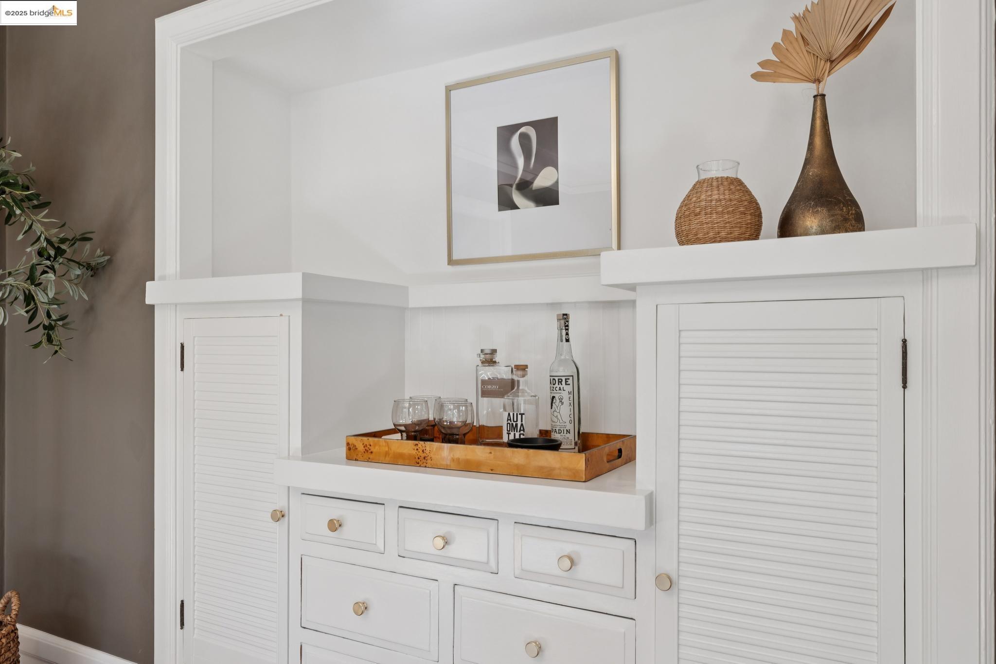 Detail Gallery Image 18 of 56 For 1415 Trestle Glen Rd, Oakland,  CA 94610 - 2 Beds | 2 Baths