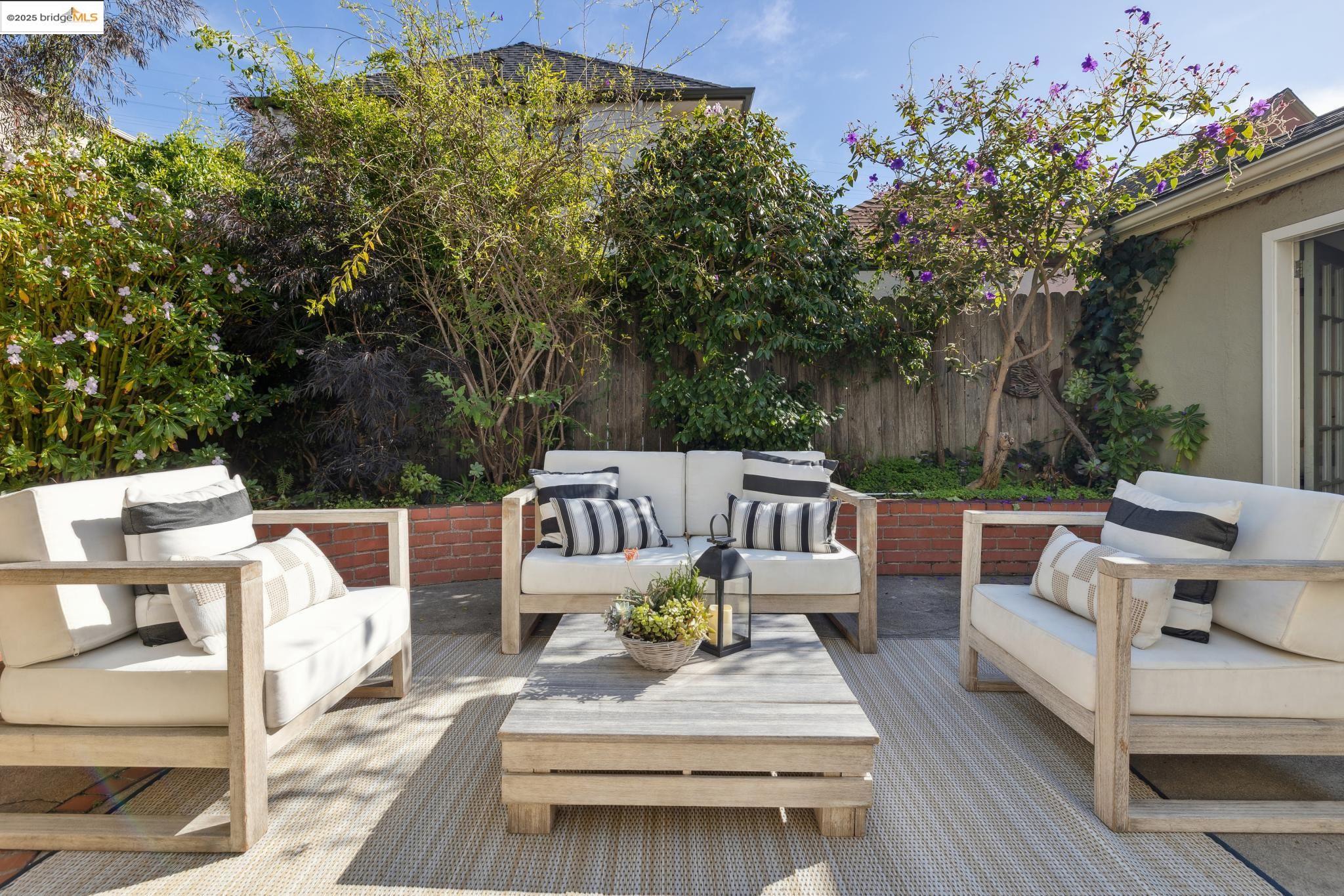 Detail Gallery Image 49 of 56 For 1415 Trestle Glen Rd, Oakland,  CA 94610 - 2 Beds | 2 Baths