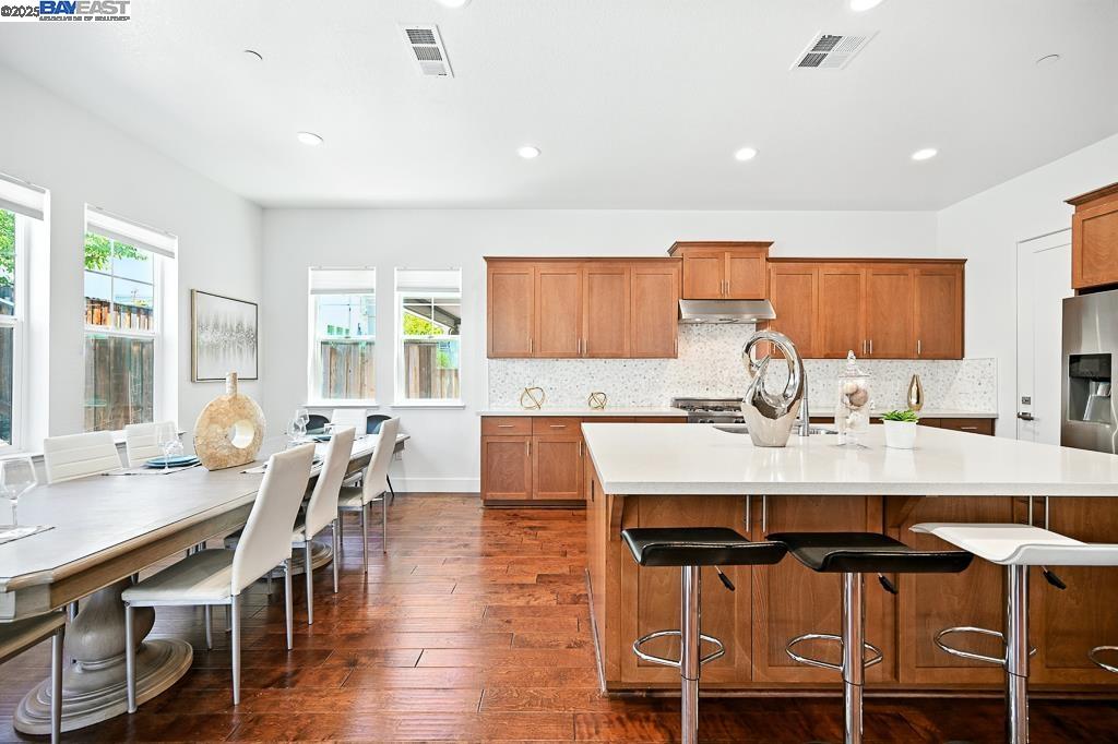 Detail Gallery Image 12 of 60 For 2100 Carbondale, Dublin,  CA 94568 - 3 Beds | 4 Baths