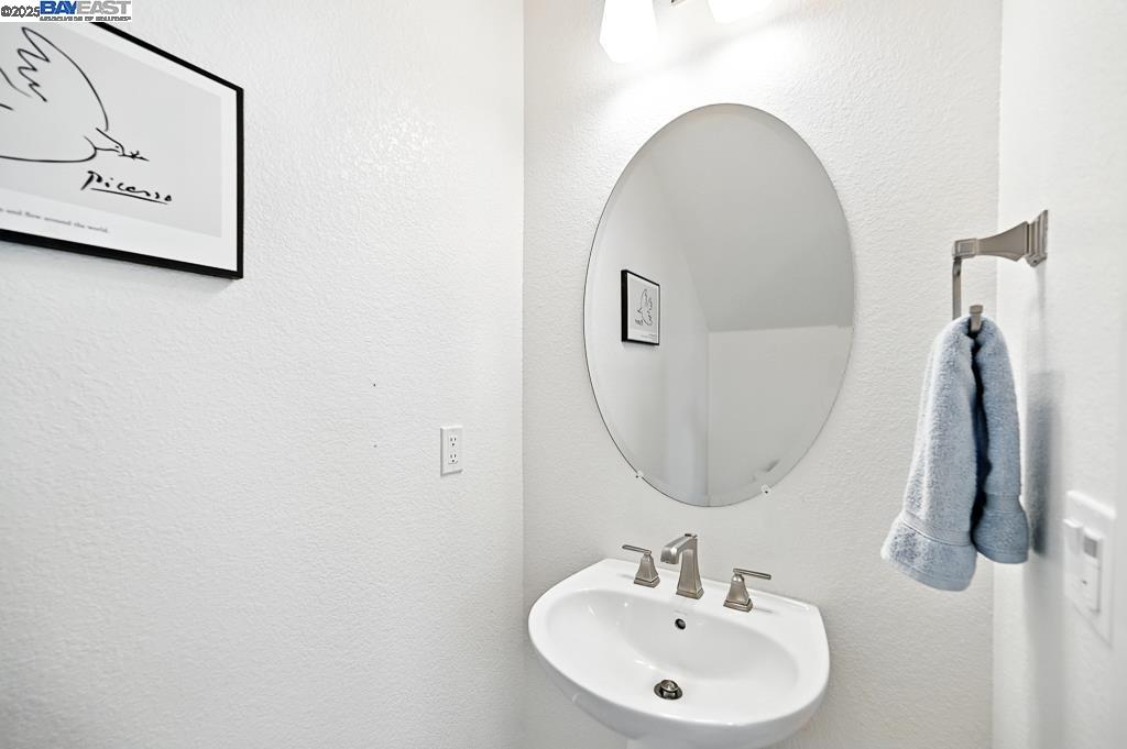 Detail Gallery Image 23 of 60 For 2100 Carbondale, Dublin,  CA 94568 - 3 Beds | 4 Baths