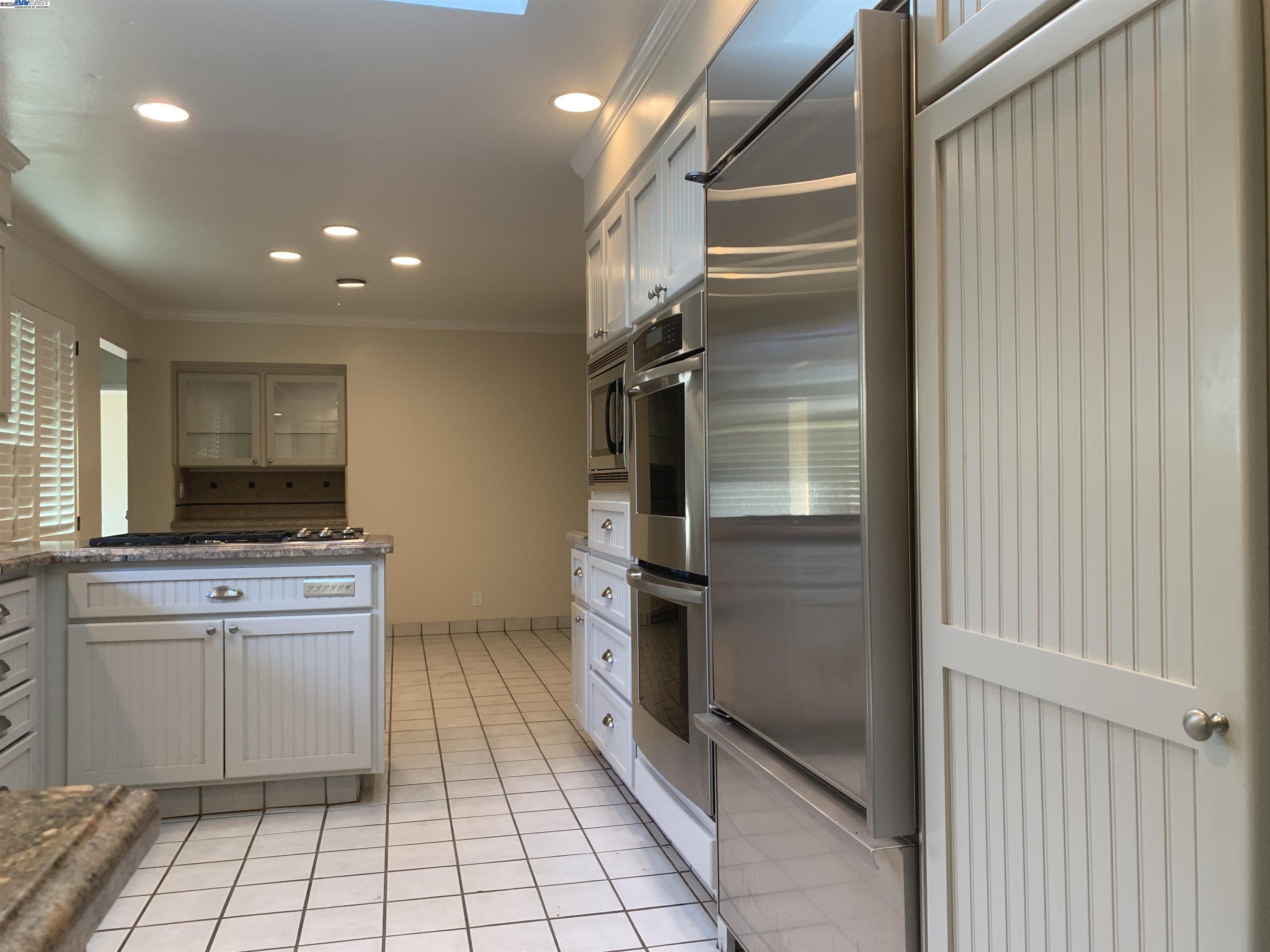 Detail Gallery Image 5 of 12 For 2738 W Benjamin Holt Dr, Stockton,  CA 95207 - 3 Beds | 1/1 Baths