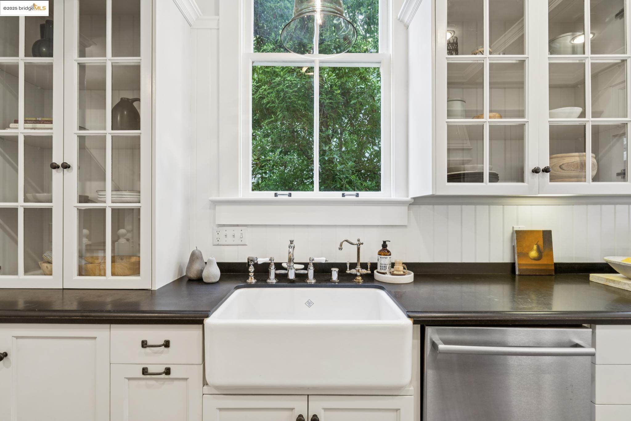 Detail Gallery Image 14 of 60 For 108 Hillside Avenue, Piedmont,  CA 94611 - 4 Beds | 3/1 Baths