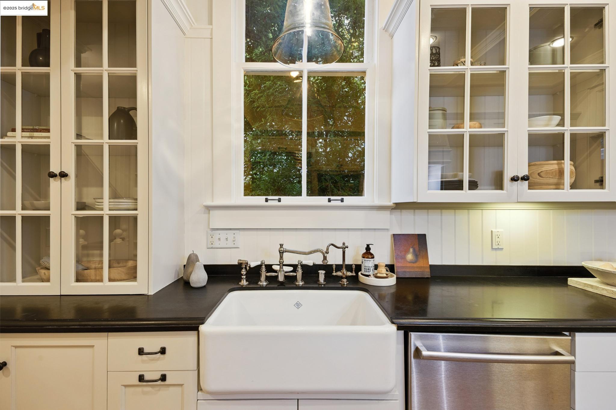 Detail Gallery Image 52 of 60 For 108 Hillside Avenue, Piedmont,  CA 94611 - 4 Beds | 3/1 Baths