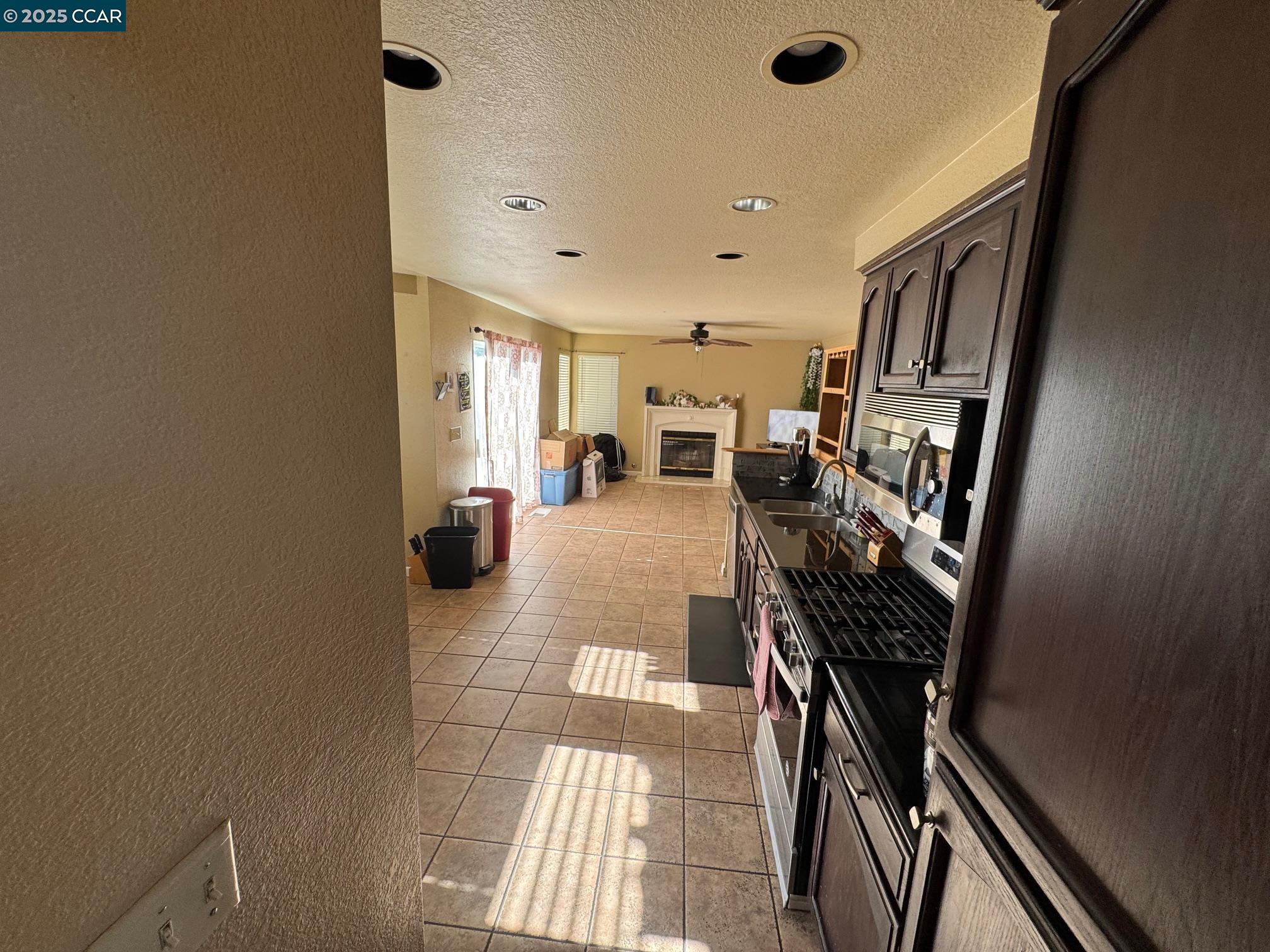 Detail Gallery Image 13 of 33 For 3024 Terrace View Ave, Antioch,  CA 94531 - 4 Beds | 3 Baths