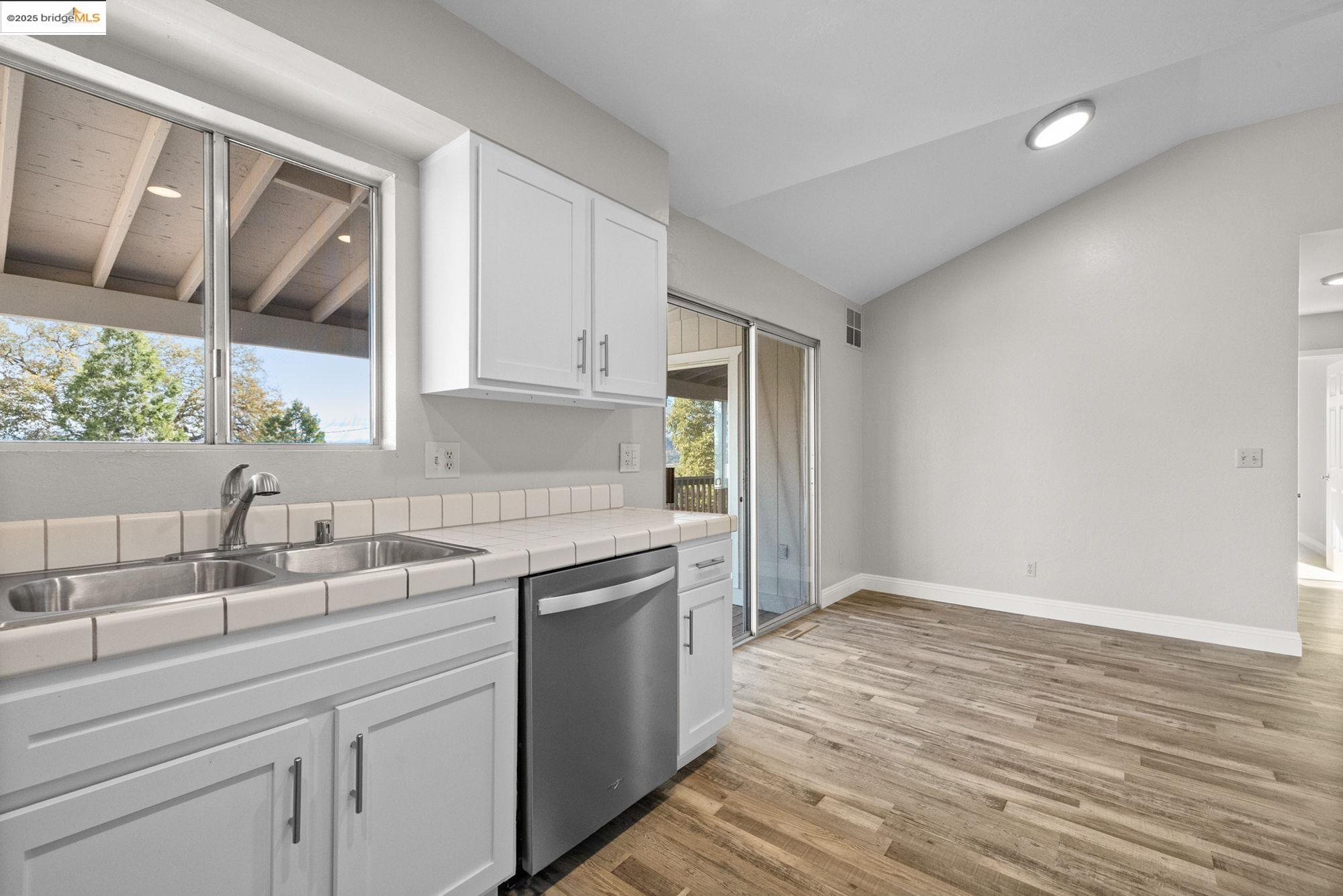 Detail Gallery Image 11 of 35 For 3571 Signal Hill Trl, Copperopolis,  CA 95228 - 3 Beds | 2 Baths