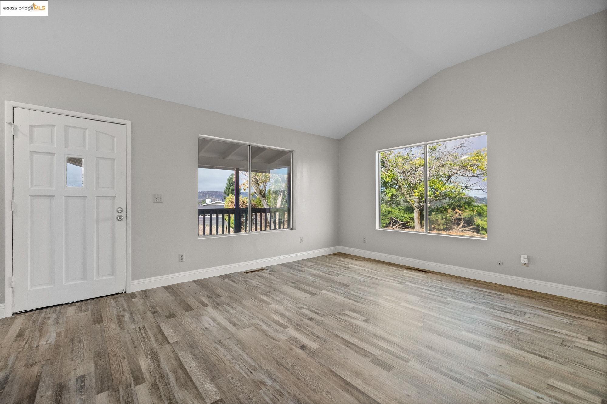 Detail Gallery Image 3 of 35 For 3571 Signal Hill Trl, Copperopolis,  CA 95228 - 3 Beds | 2 Baths