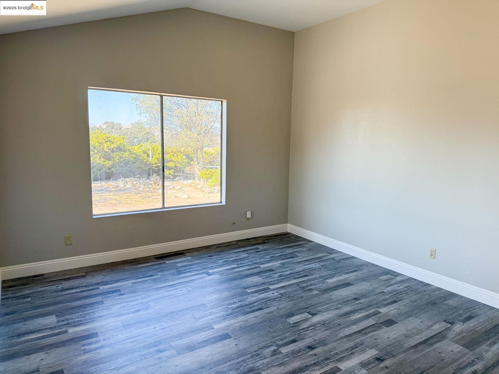 Detail Gallery Image 4 of 17 For 3571 Signal Hill Trl, Copperopolis,  CA 95228 - 3 Beds | 2 Baths