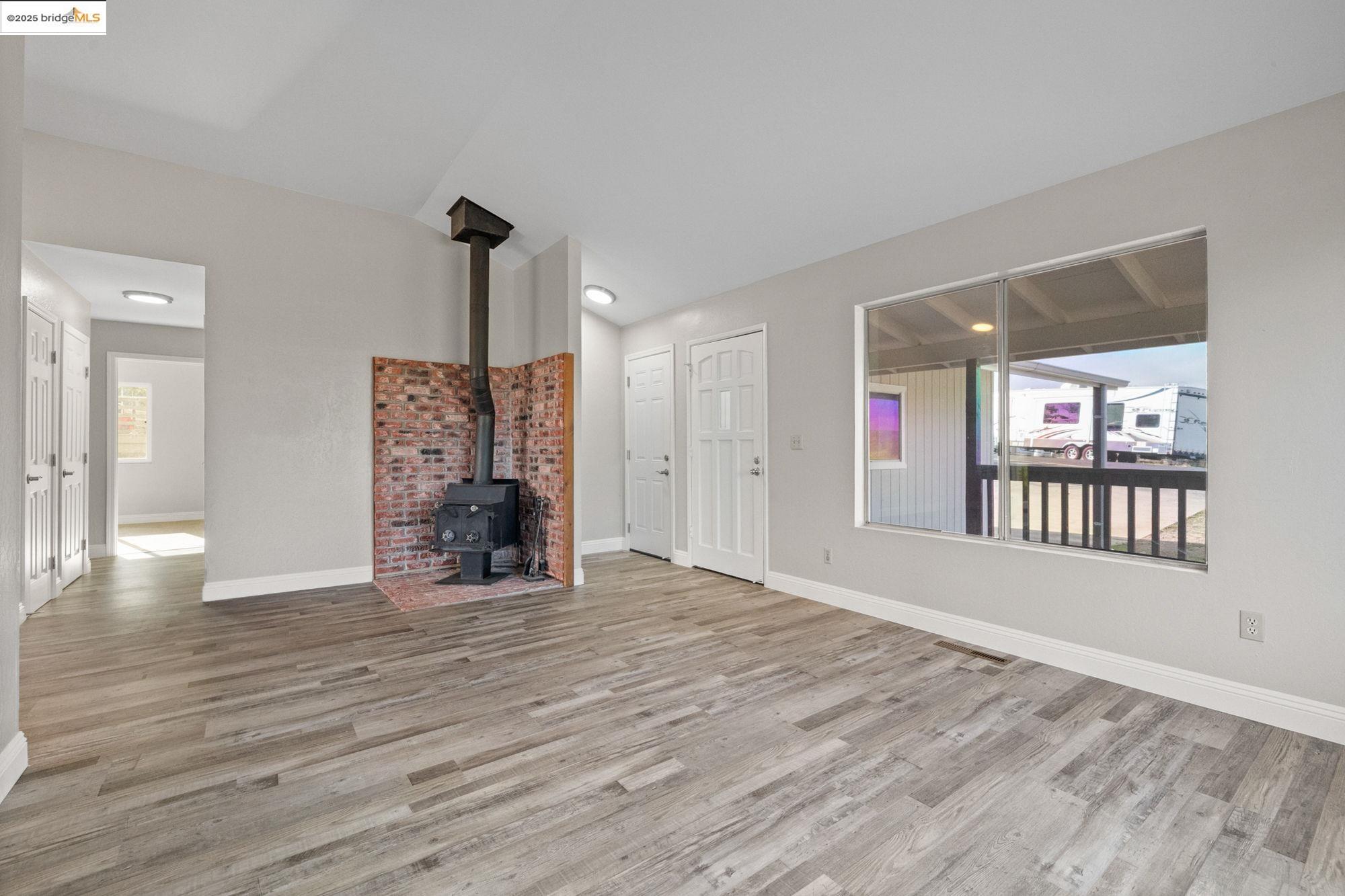 Detail Gallery Image 4 of 35 For 3571 Signal Hill Trl, Copperopolis,  CA 95228 - 3 Beds | 2 Baths