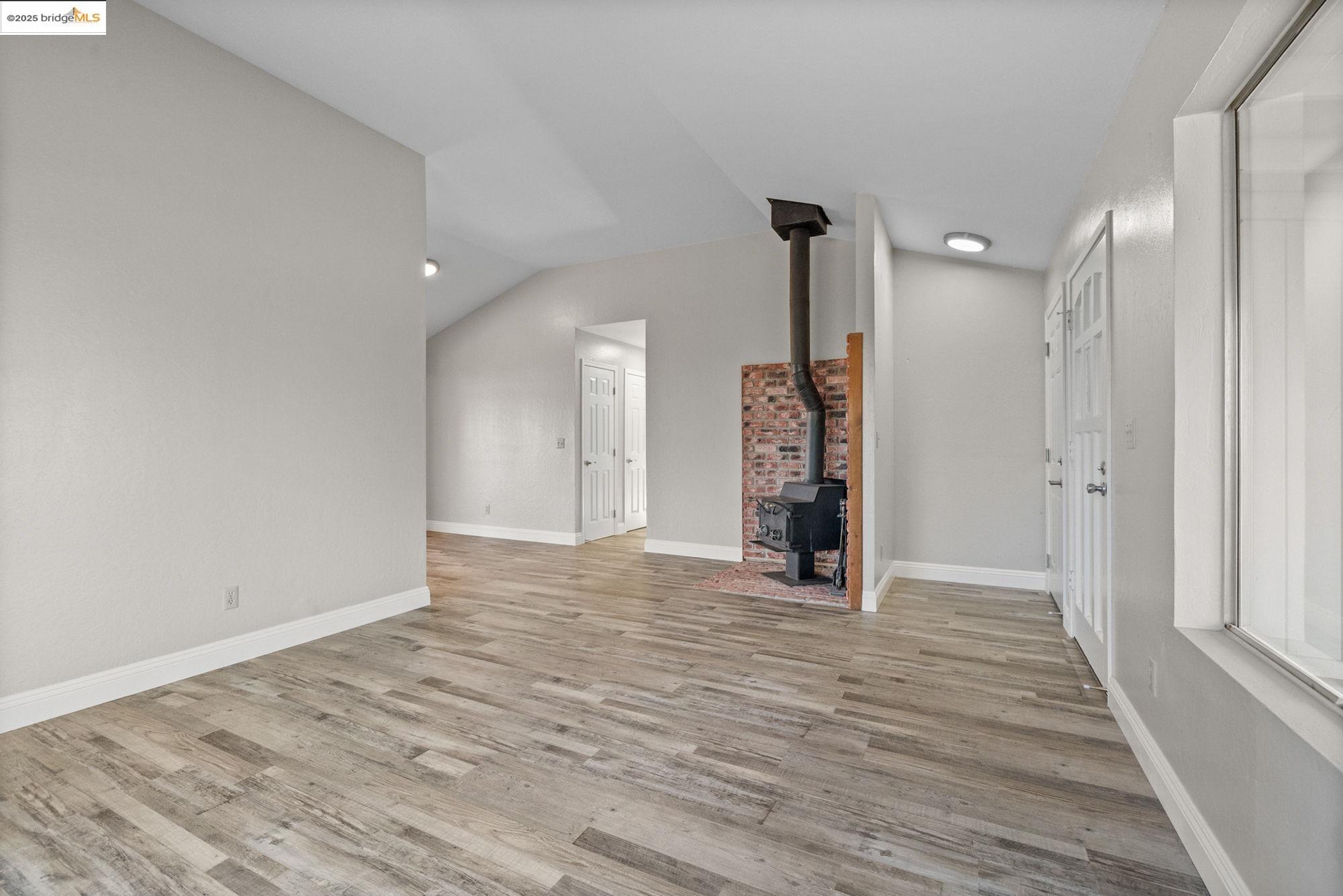 Detail Gallery Image 5 of 35 For 3571 Signal Hill Trl, Copperopolis,  CA 95228 - 3 Beds | 2 Baths