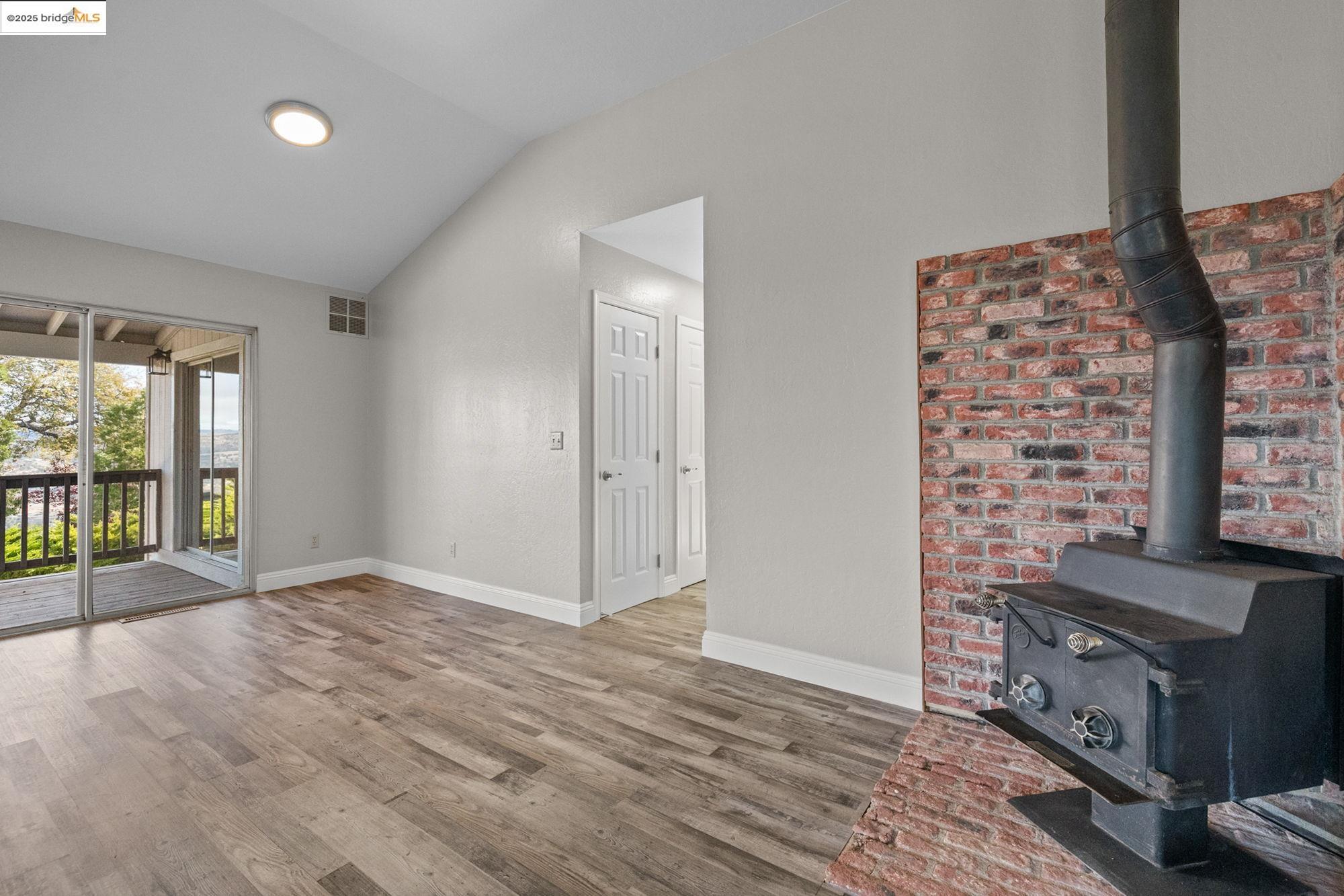 Detail Gallery Image 6 of 35 For 3571 Signal Hill Trl, Copperopolis,  CA 95228 - 3 Beds | 2 Baths