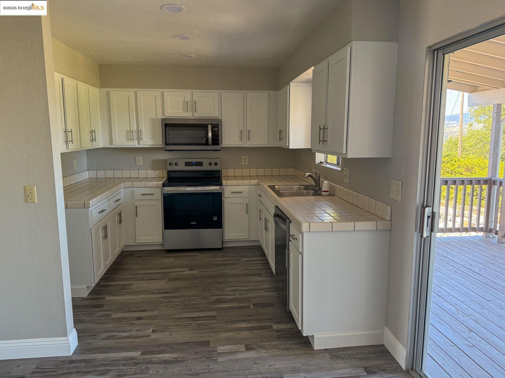 Detail Gallery Image 7 of 17 For 3571 Signal Hill Trl, Copperopolis,  CA 95228 - 3 Beds | 2 Baths