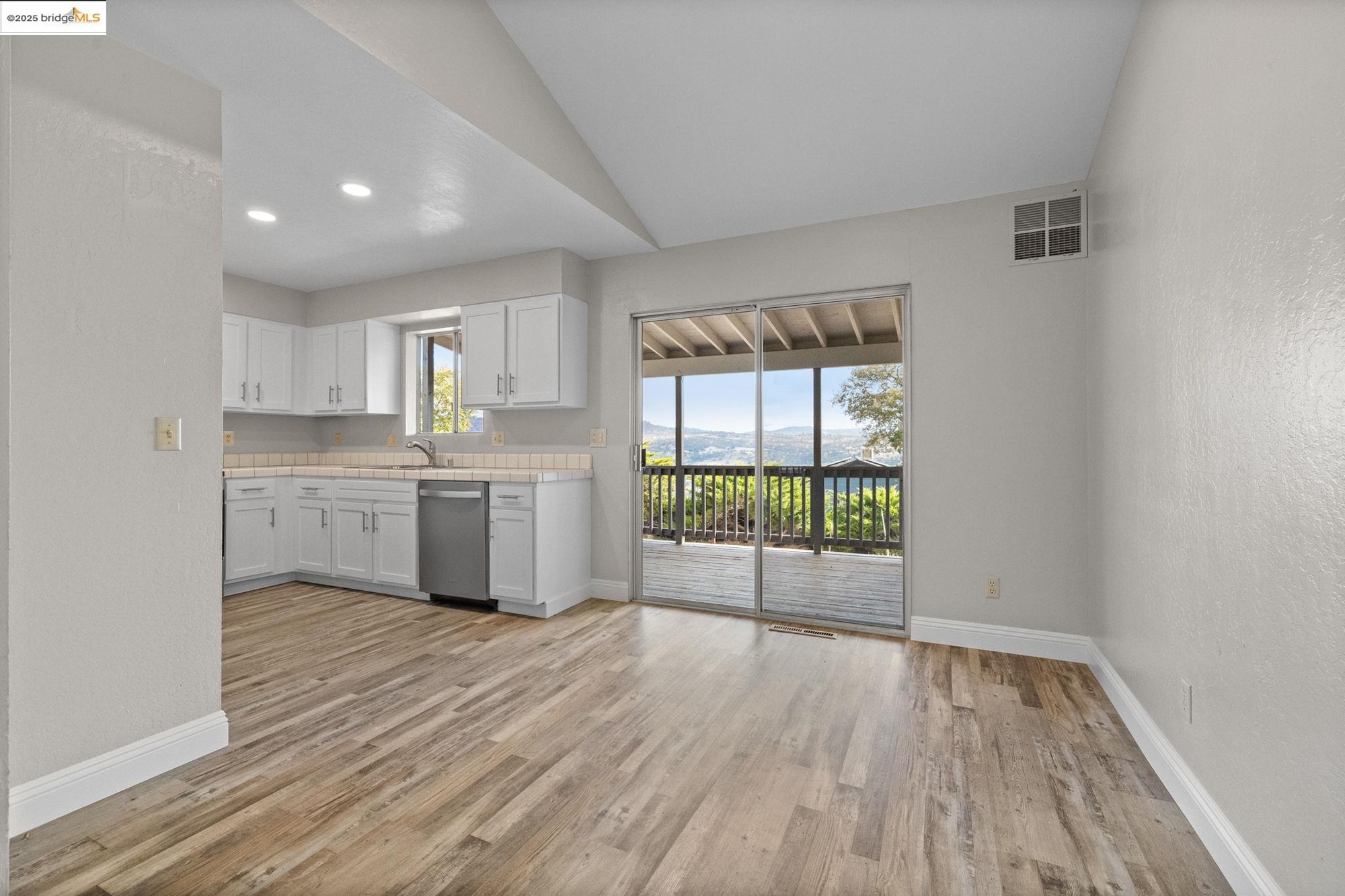 Detail Gallery Image 7 of 35 For 3571 Signal Hill Trl, Copperopolis,  CA 95228 - 3 Beds | 2 Baths